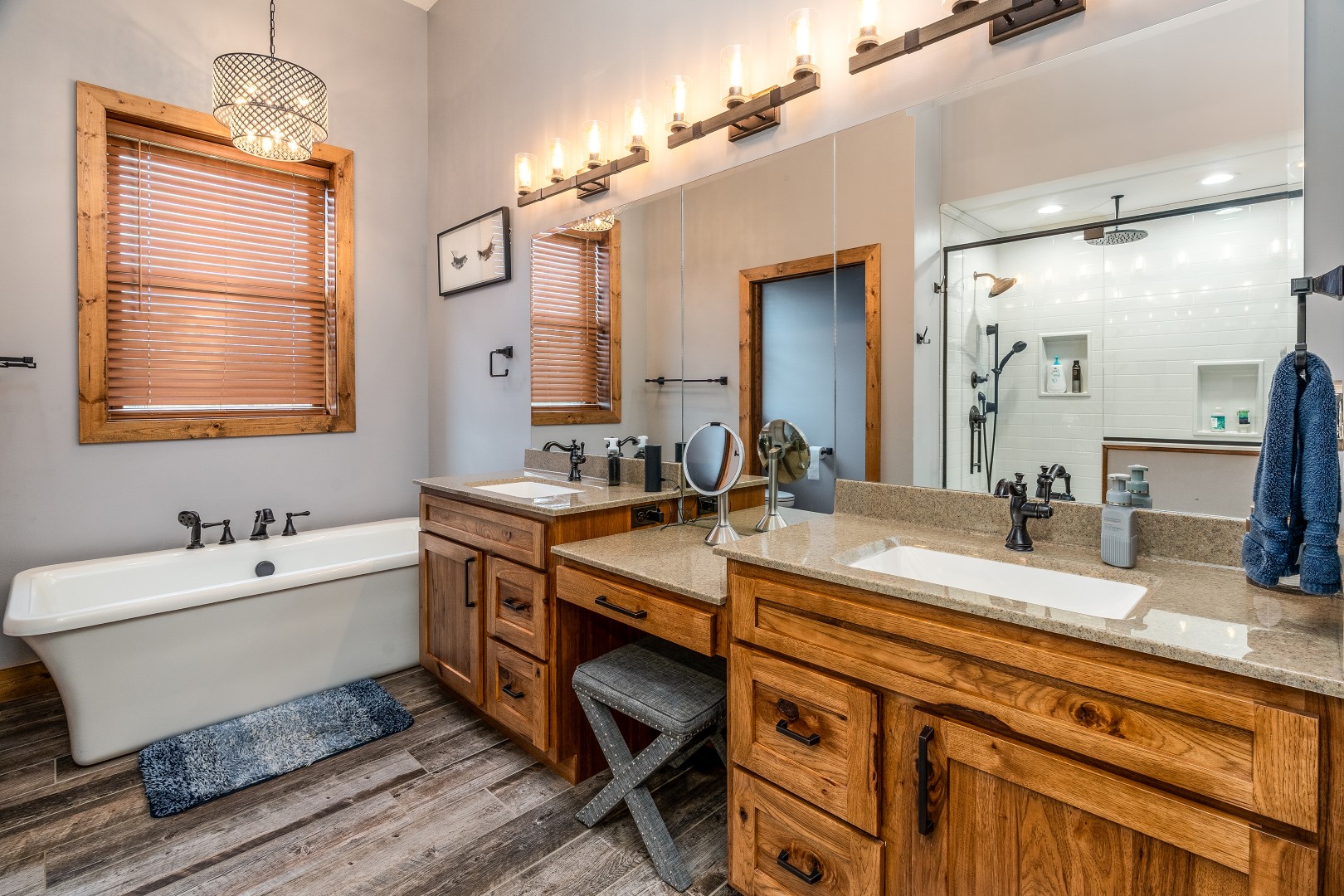 Carbondale, Illinois, 62902, United States, 3 Bedrooms Bedrooms, ,8 BathroomsBathrooms,Residential,For Sale,1986074