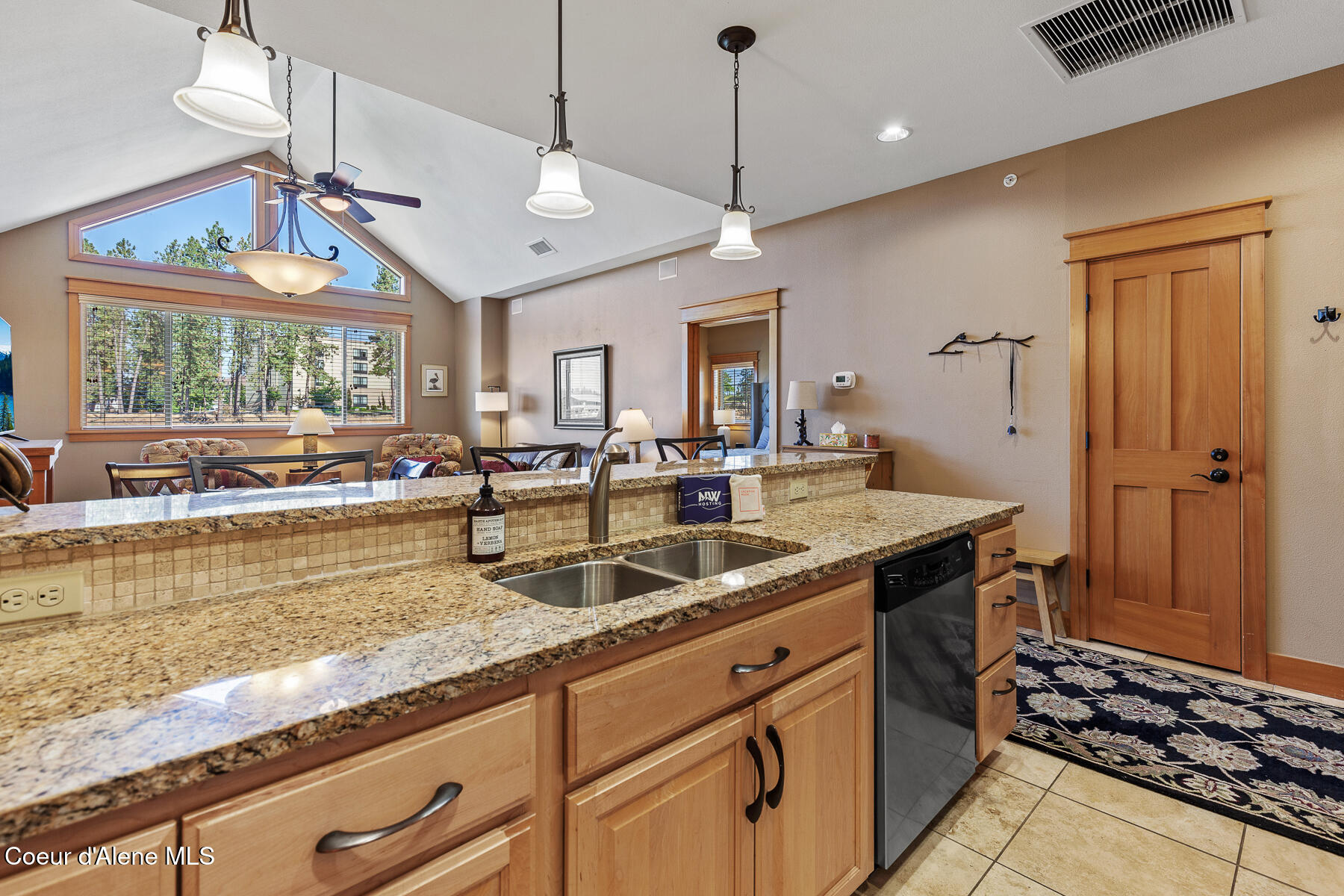 Coeur d'Alene, Idaho, 83814, United States, 2 Bedrooms Bedrooms, ,2 BathroomsBathrooms,Residential,For Sale,1974627