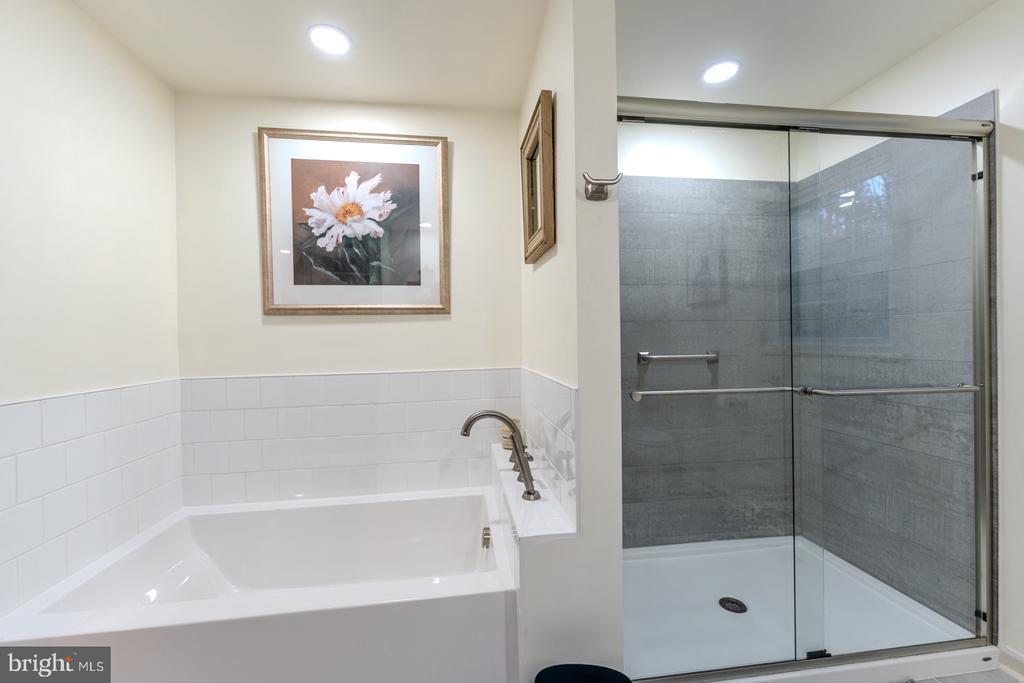 Paw Paw, West Virginia, 25434, United States, 3 Bedrooms Bedrooms, ,3 BathroomsBathrooms,Residential,For Sale,1989238