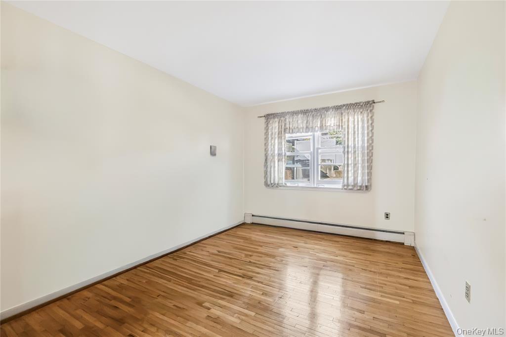 Yonkers, New York, 10703, United States, 6 Bedrooms Bedrooms, ,2 BathroomsBathrooms,Residential,For Sale,1984096