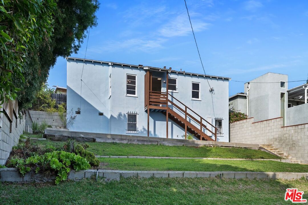 Santa Monica, California, 90405, United States, 2 Bedrooms Bedrooms, ,1 BathroomBathrooms,Residential,For Sale,1988131