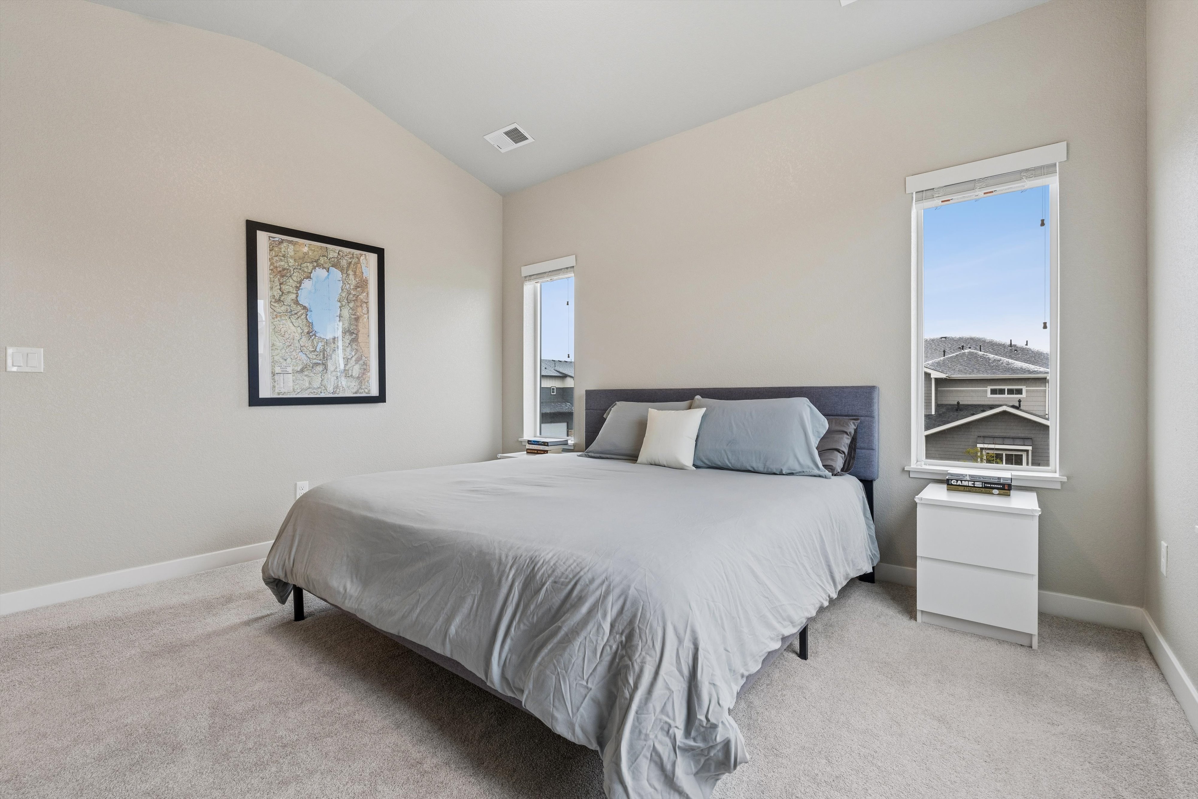  Beautifully Maintained 3-Bed, 3-Bath End Unit Home with an Attached 2-Car Garage - 物件實景