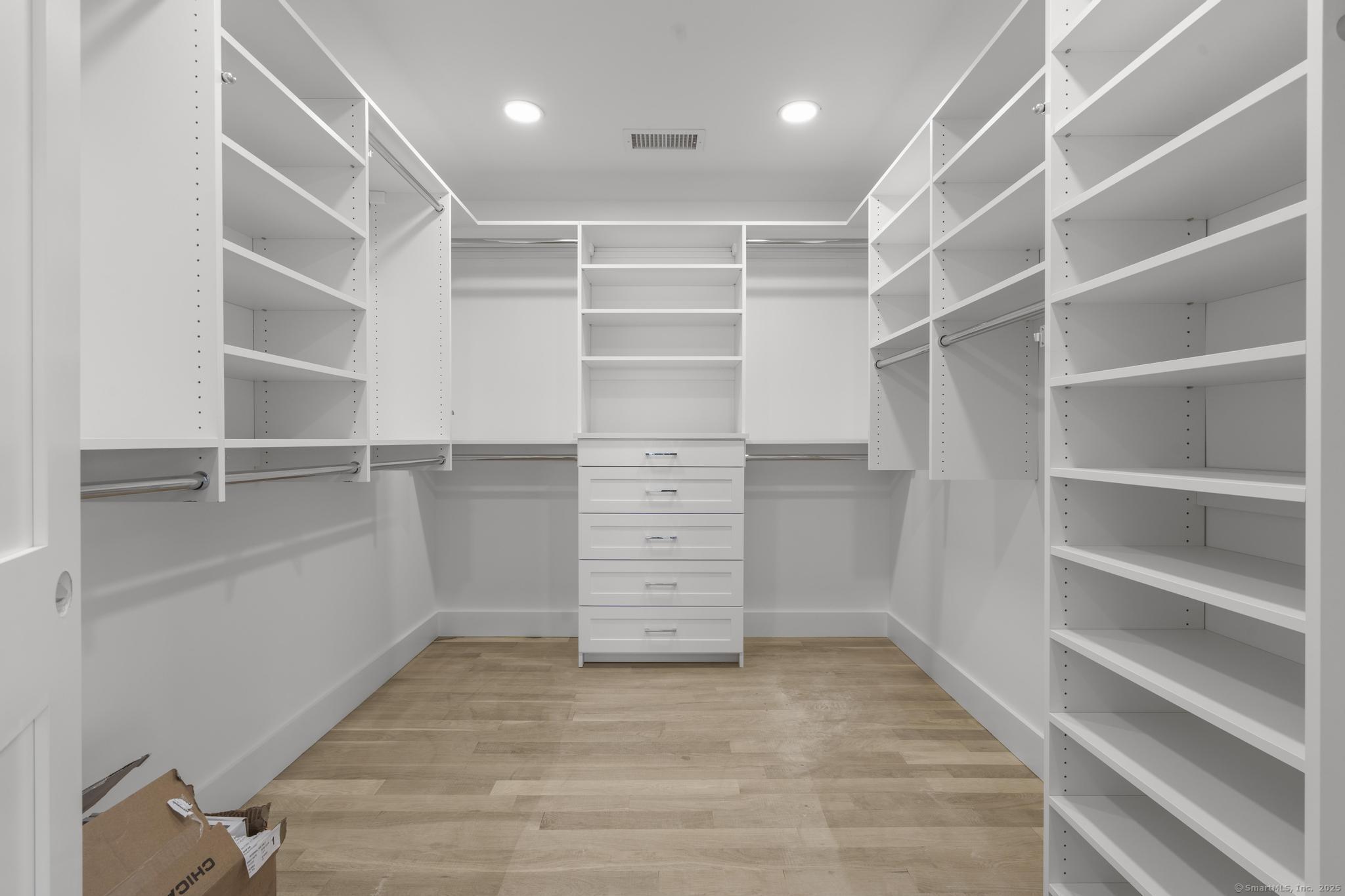 Milford, Connecticut, 06460, United States, 4 Bedrooms Bedrooms, ,4 BathroomsBathrooms,Residential,For Sale,1987652