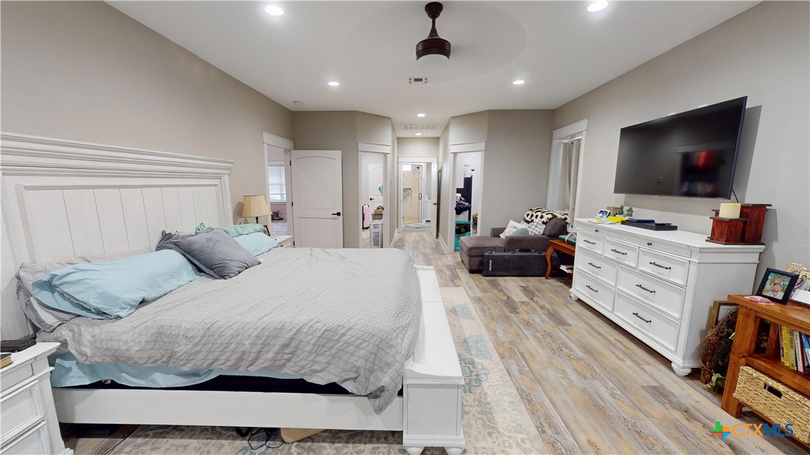 Goliad, Texas, 77963, United States, 4 Bedrooms Bedrooms, ,3 BathroomsBathrooms,Residential,For Sale,1895405