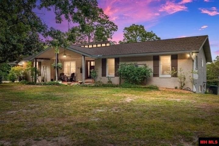 Mountain Home, Arkansas, 72653, United States, 5 Bedrooms Bedrooms, ,4 BathroomsBathrooms,Residential,For Sale,1899496