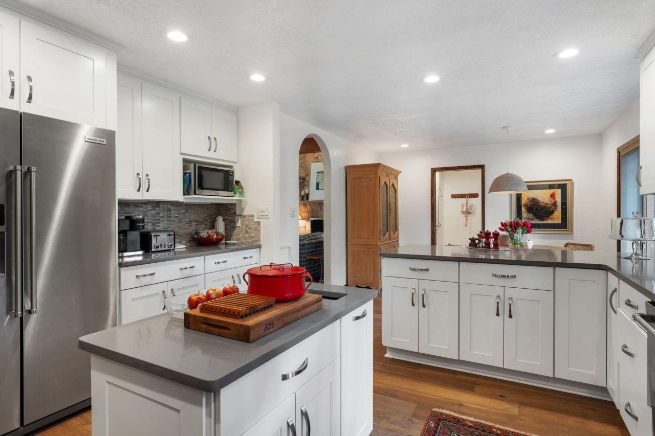 Albuquerque, New Mexico, 87111, United States, 4 Bedrooms Bedrooms, ,3 BathroomsBathrooms,Residential,For Sale,1906383