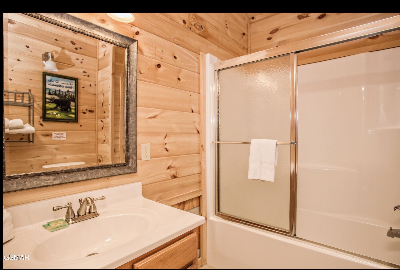 Pigeon Forge, Tennessee, 37863, United States, 2 Bedrooms Bedrooms, ,2 BathroomsBathrooms,Residential,For Sale,1982170