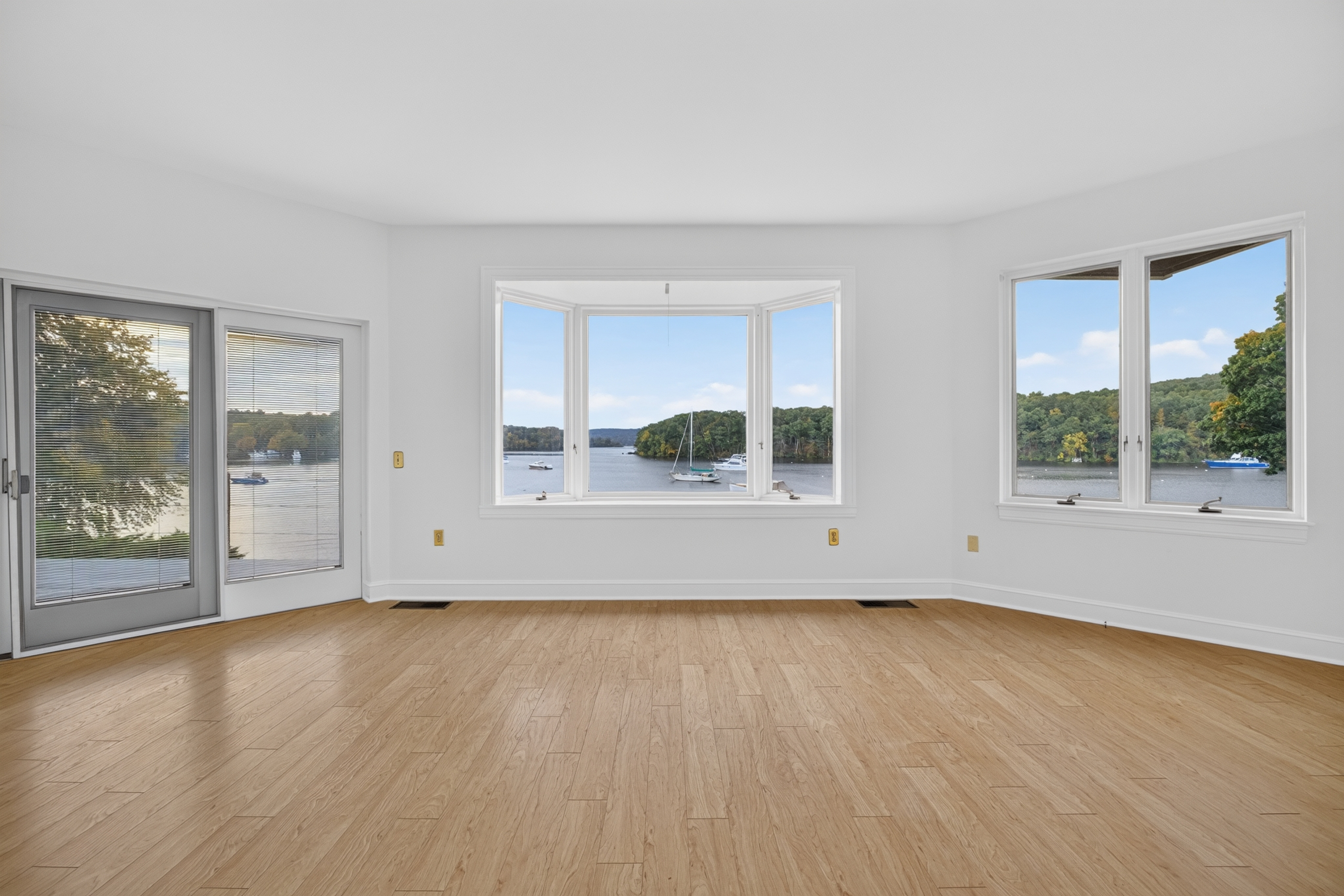  Set on 2.1 Private Acres Directly Along Hamburg Cove - 物件實景