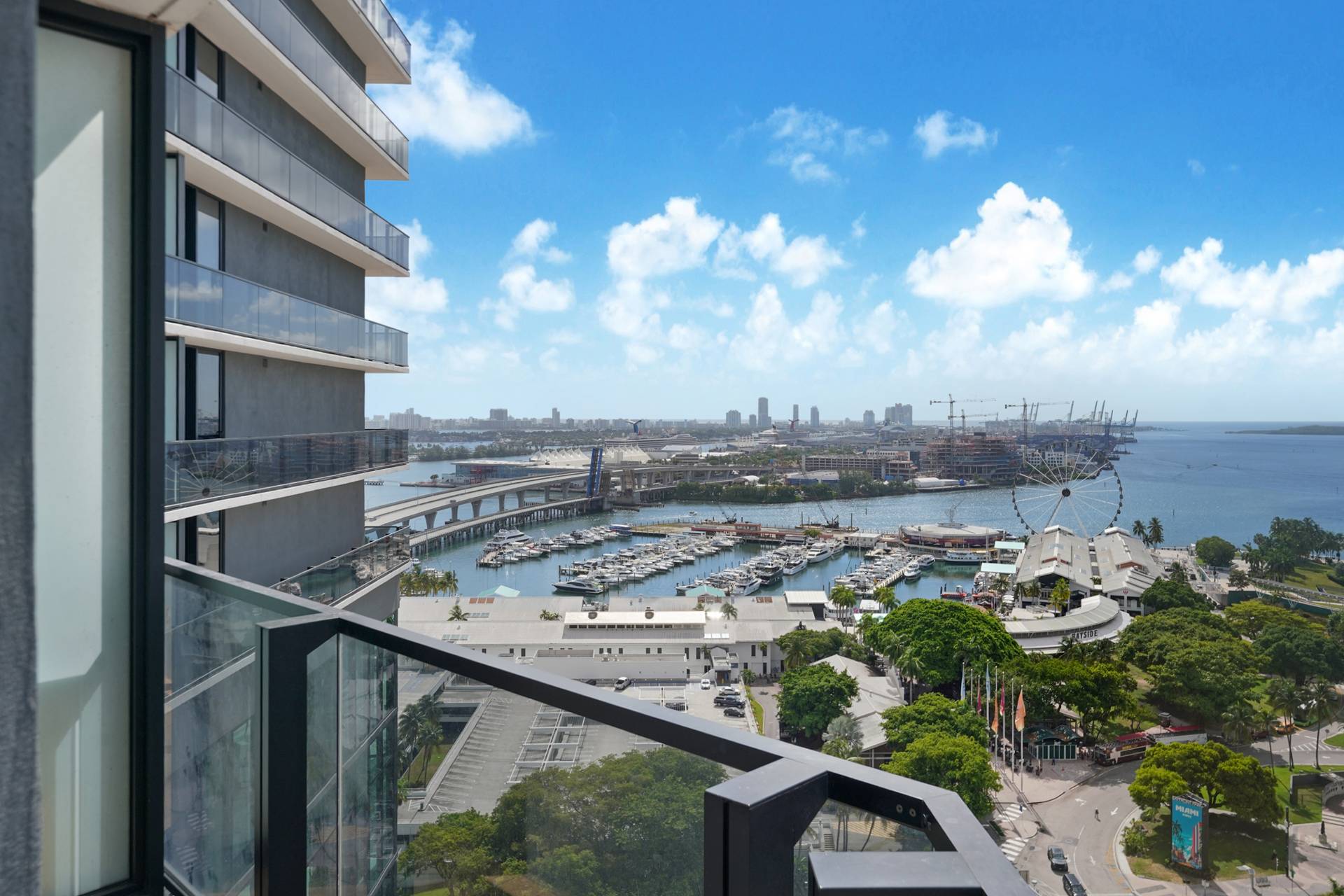  398 NE 5th St, Miami, FL, 33132 - 物件實景
