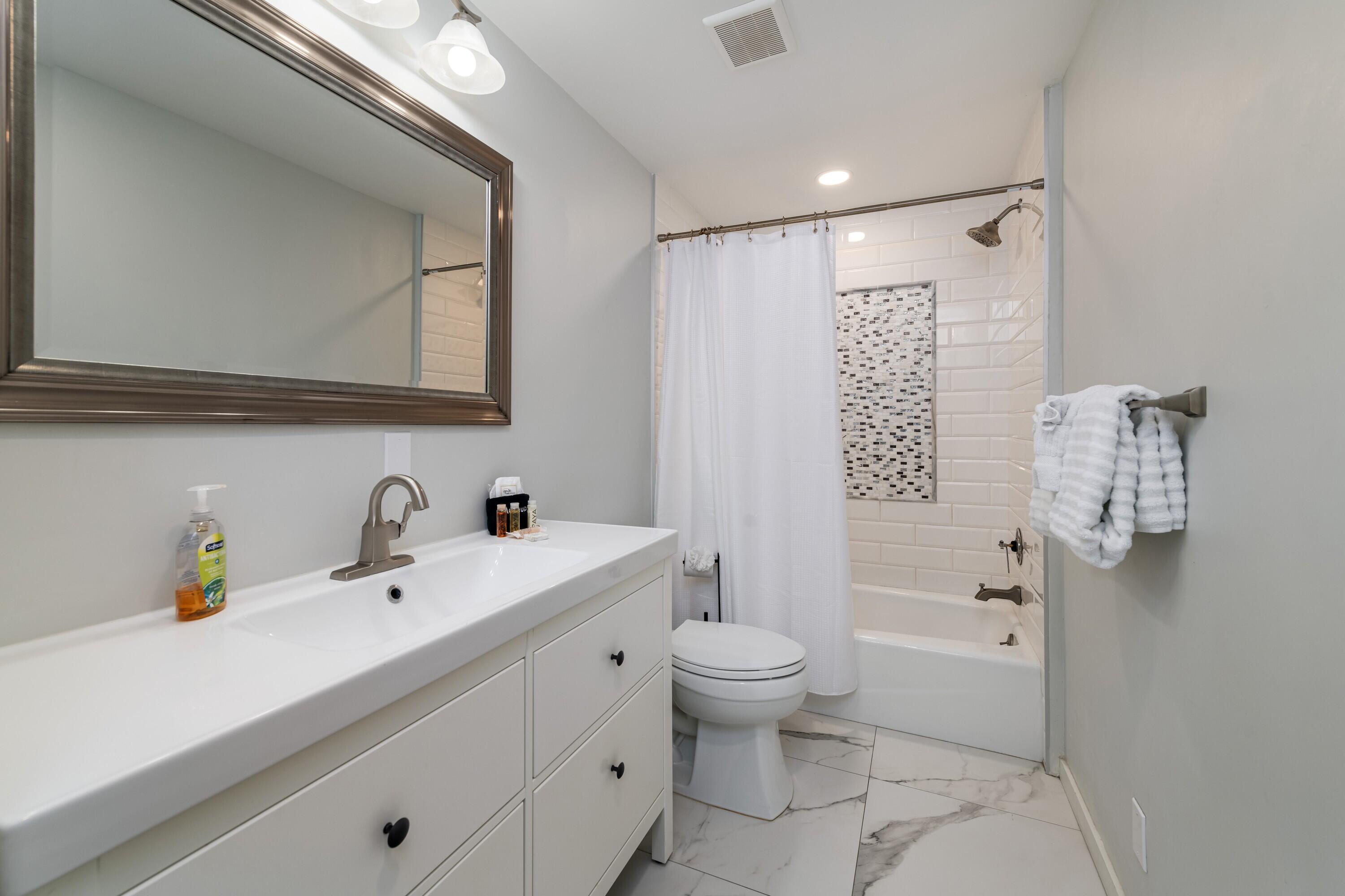 MARATHON, Florida, 33050, United States, 5 Bedrooms Bedrooms, ,4 BathroomsBathrooms,Residential,For Sale,1837177