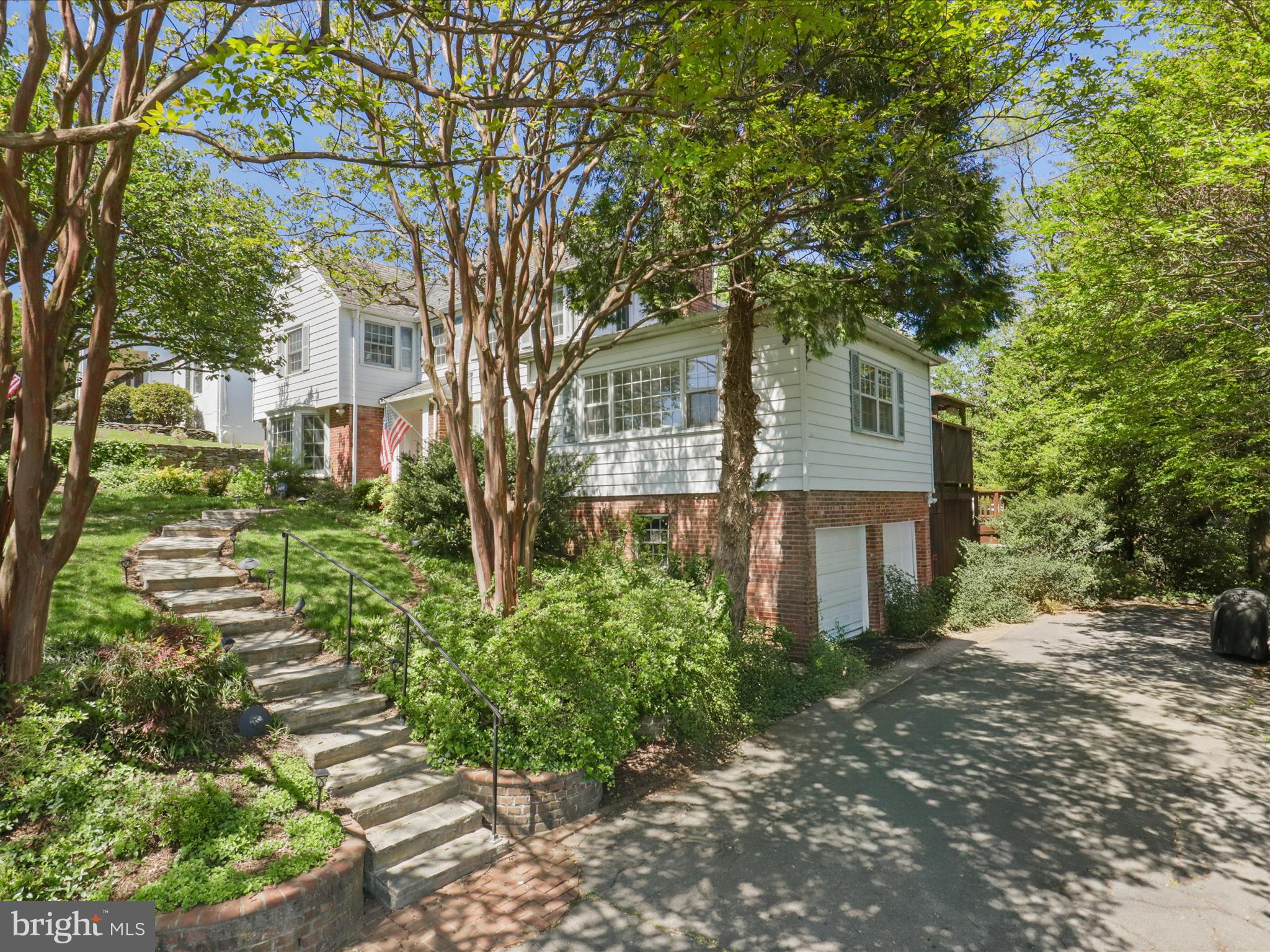 Arlington, Virginia, 22207, United States, 4 Bedrooms Bedrooms, ,4 BathroomsBathrooms,Residential,For Sale,1792386