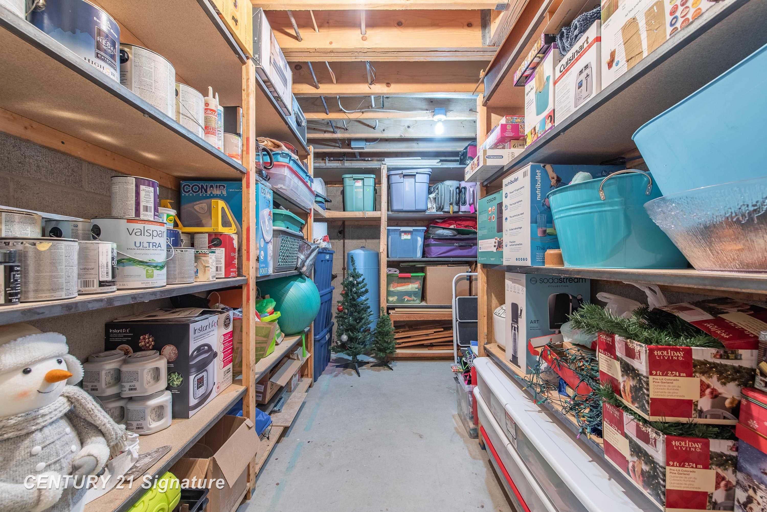 Midland, Michigan, 48642, United States, 5 Bedrooms Bedrooms, ,6 BathroomsBathrooms,Residential,For Sale,1977241