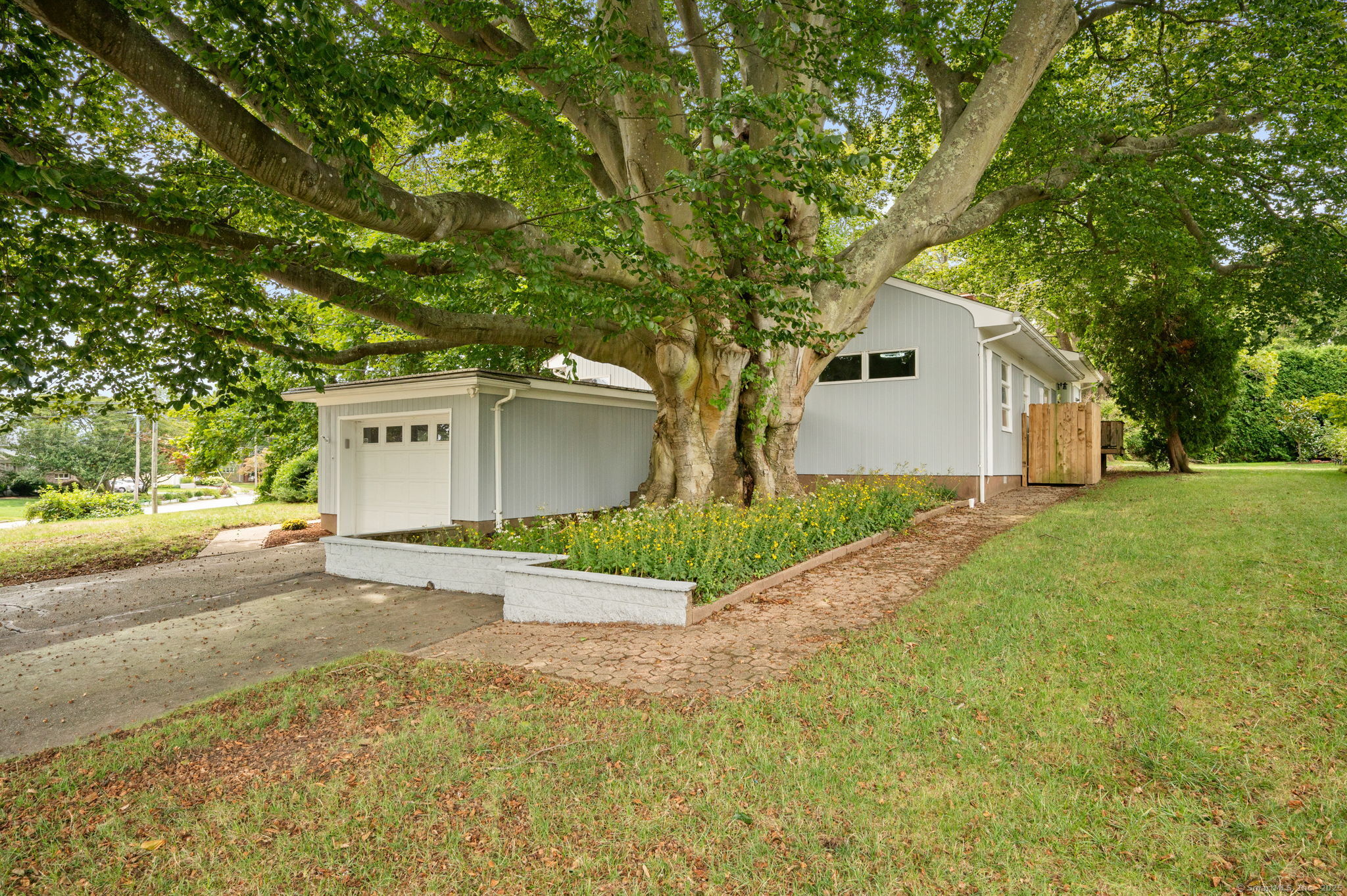 New London, Connecticut, 06320, United States, 3 Bedrooms Bedrooms, ,Residential,For Sale,1942755