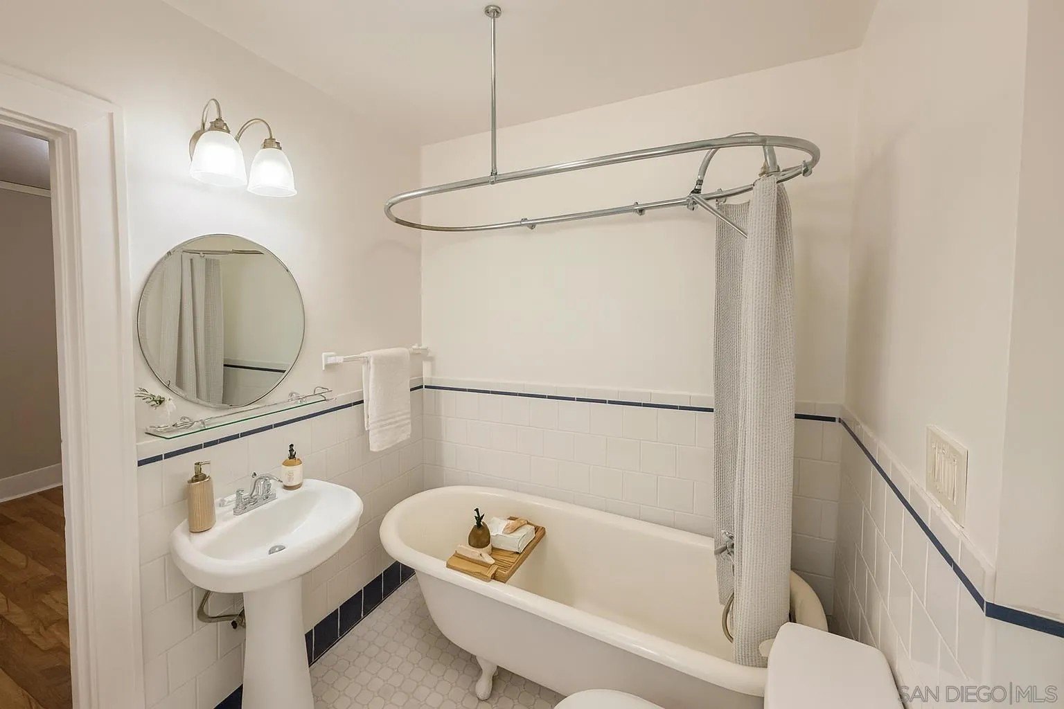 San Diego, California, 92104, United States, 2 Bedrooms Bedrooms, ,1 BathroomBathrooms,Residential,For Sale,1906759