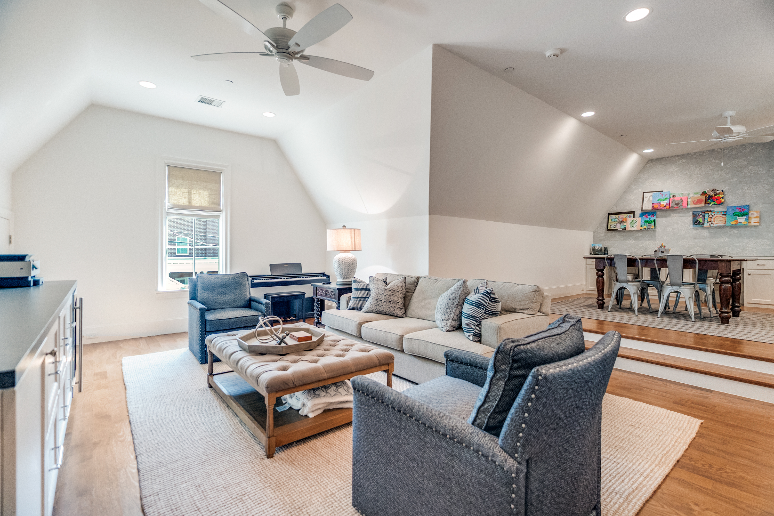  Timeless Home With Designer Finishes Located in University Park - 物件實景