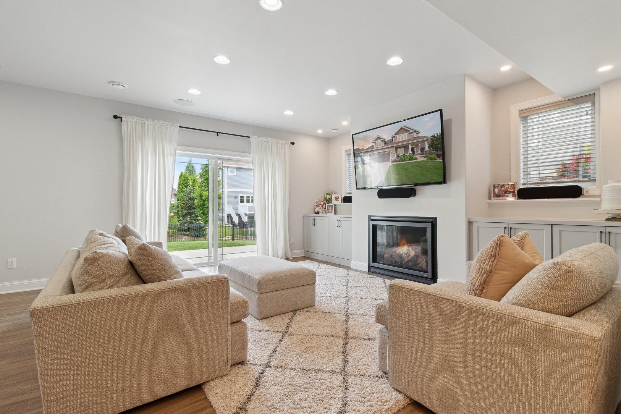 WAUNAKEE, Wisconsin, 53597, United States, 4 Bedrooms Bedrooms, ,4 BathroomsBathrooms,Residential,For Sale,1927061