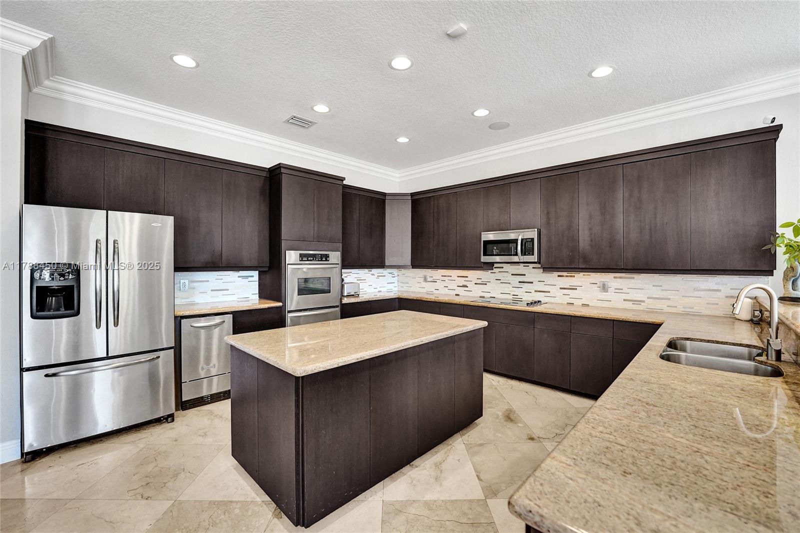 Davie, Florida, 33330, United States, 6 Bedrooms Bedrooms, ,6 BathroomsBathrooms,Residential,For Sale,1908596