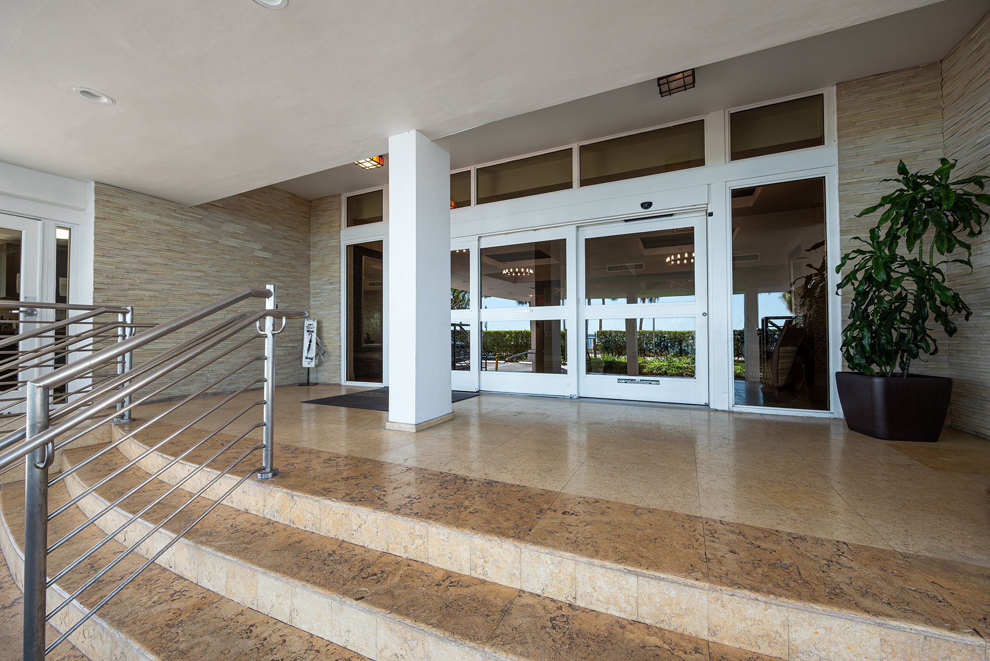  1420 Brickell Bay Dr, Miami, FL, 33131 - 物件實景