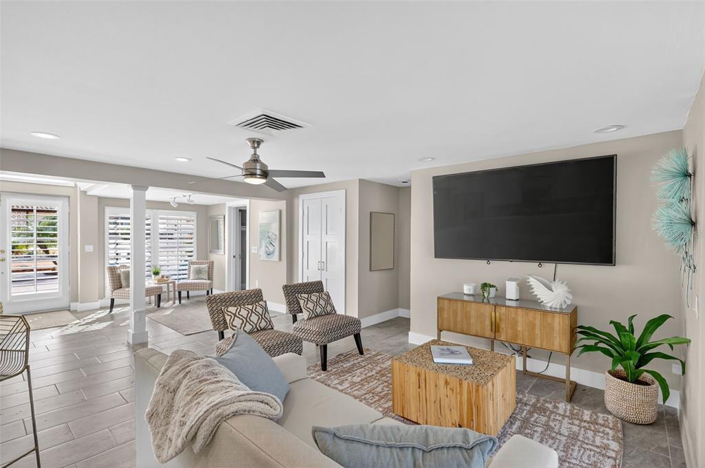 Longboat Key, Florida, 34228, United States, 3 Bedrooms Bedrooms, ,2 BathroomsBathrooms,Residential,For Sale,1990986