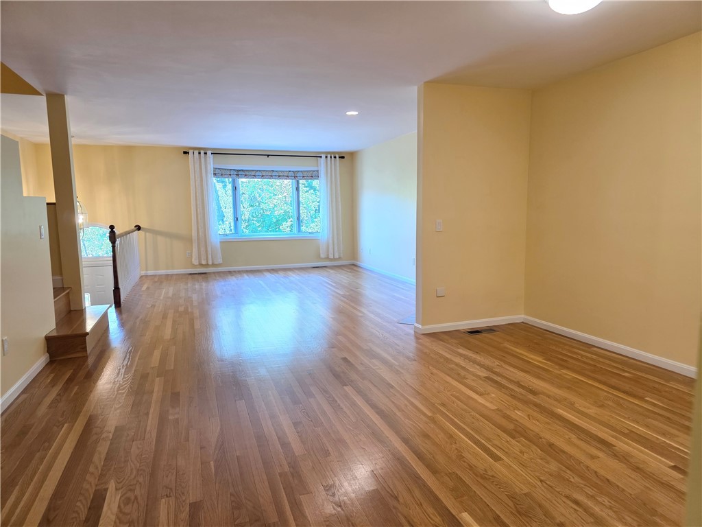 Cranston, Rhode Island, 02920, United States, 2 Bedrooms Bedrooms, ,3 BathroomsBathrooms,Residential,For Sale,1913693