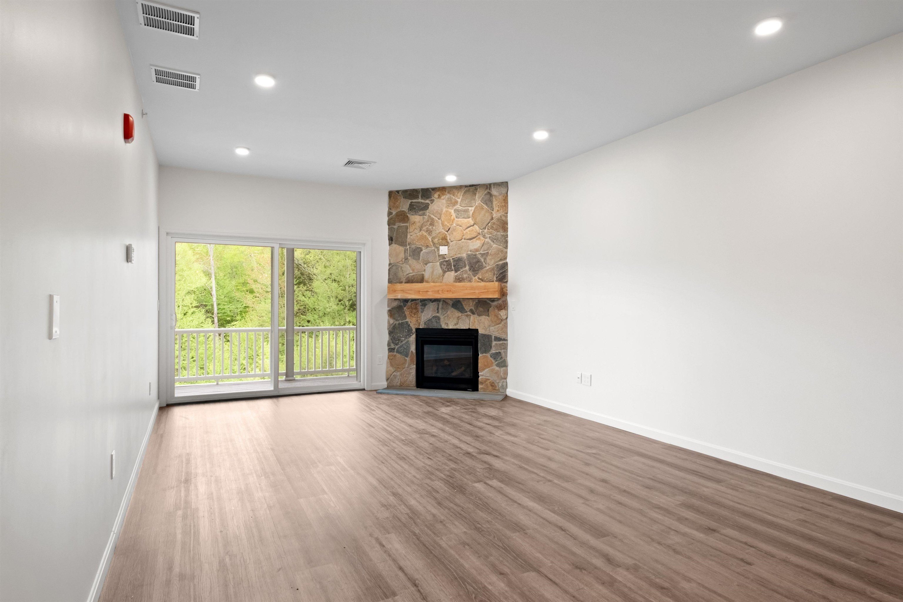Lincoln, New Hampshire, 03251, United States, 4 Bedrooms Bedrooms, ,3 BathroomsBathrooms,Residential,For Sale,1922884