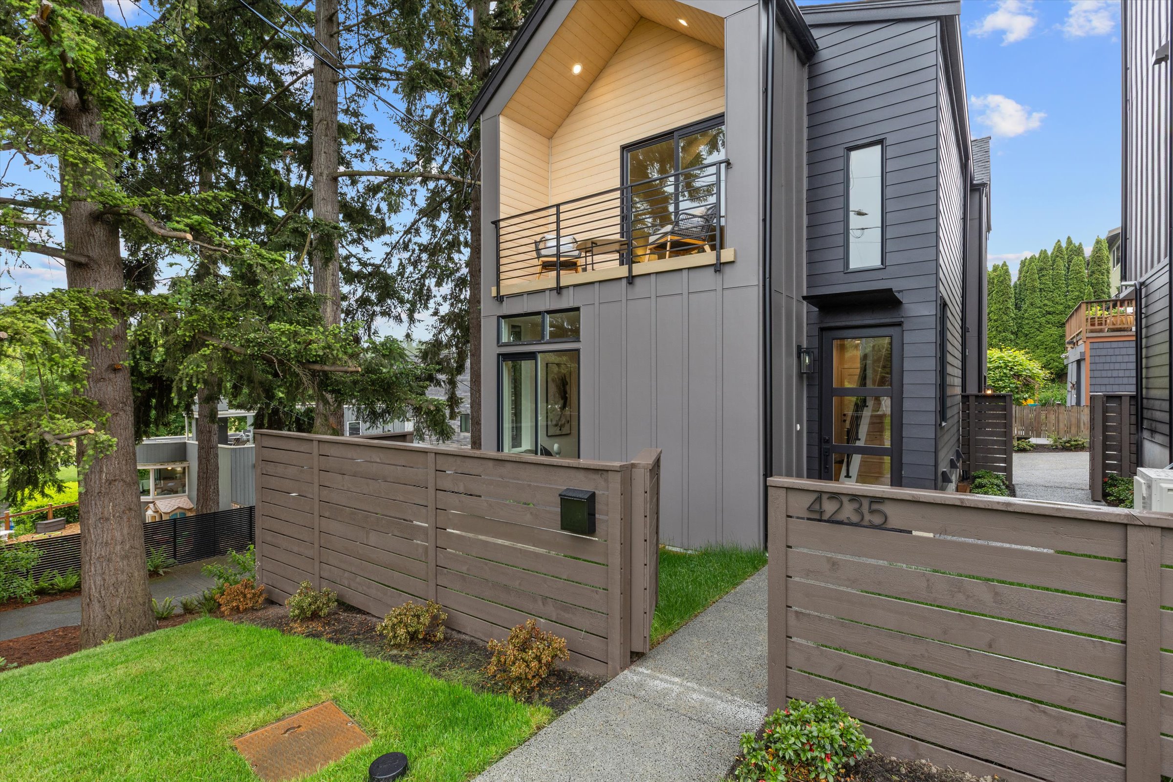  4235 S Bradford St, Seattle, WA 98118 - 物件實景