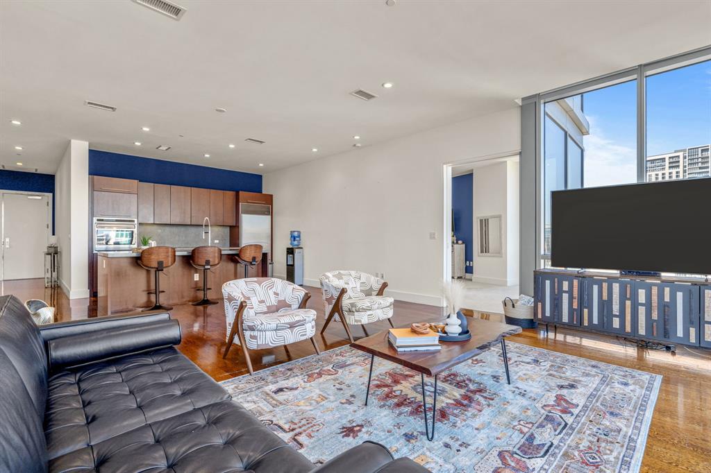Dallas, Texas, 75219, United States, 2 Bedrooms Bedrooms, ,3 BathroomsBathrooms,Residential,For Sale,1916965