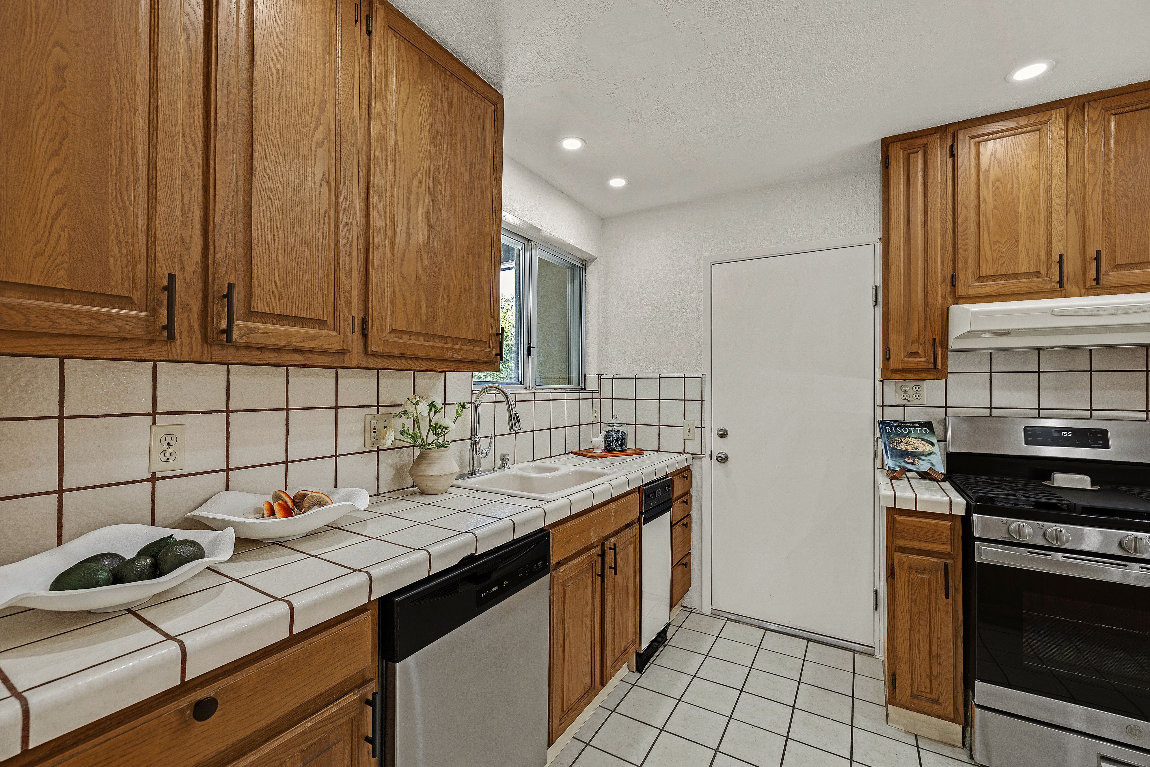  Classic Charm and Modern Comfort in This Rare San Lorenzo Home - 物件實景