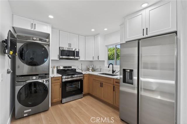 Los Angeles, California, 90044, United States, ,Residential,For Sale,1997733