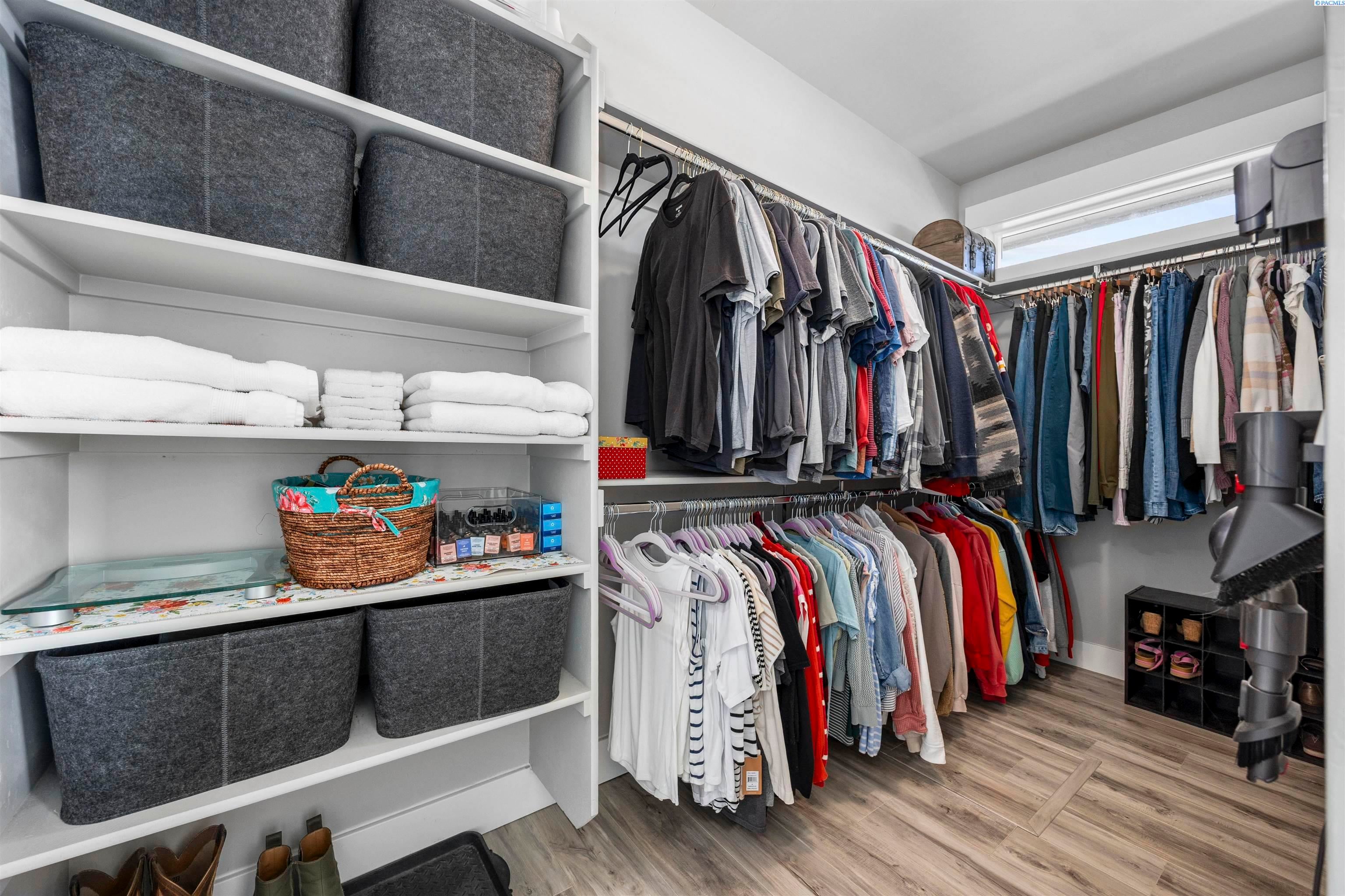 Kennewick, Washington, 99338, United States, 4 Bedrooms Bedrooms, ,3 BathroomsBathrooms,Residential,For Sale,1977201