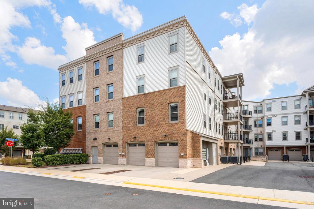 Ashburn, Virginia, 20148, United States, 3 Bedrooms Bedrooms, ,2 BathroomsBathrooms,Residential,For Sale,1977390