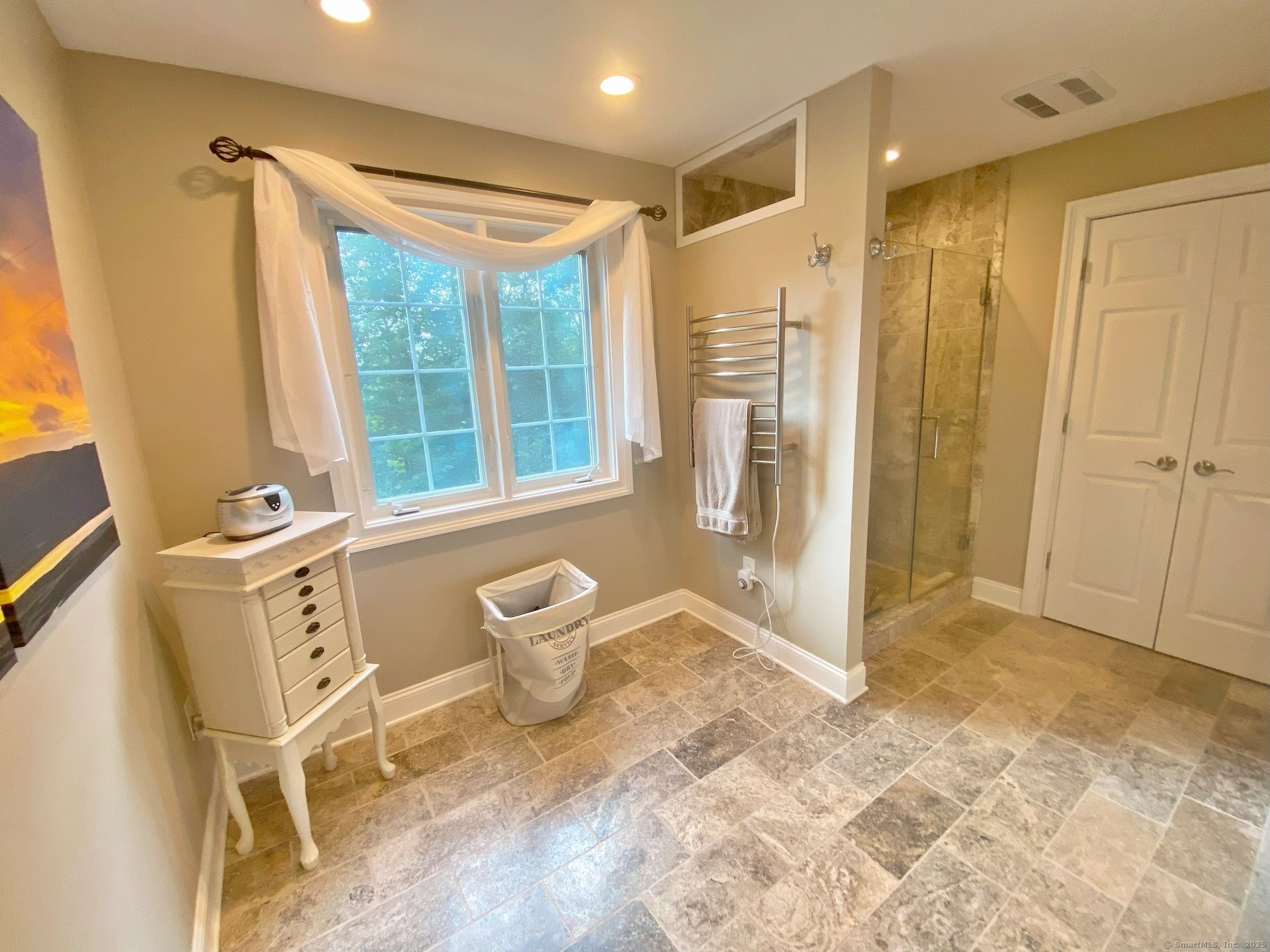 Southbury, Connecticut, 06488, United States, 4 Bedrooms Bedrooms, ,4 BathroomsBathrooms,Residential,For Sale,1932401