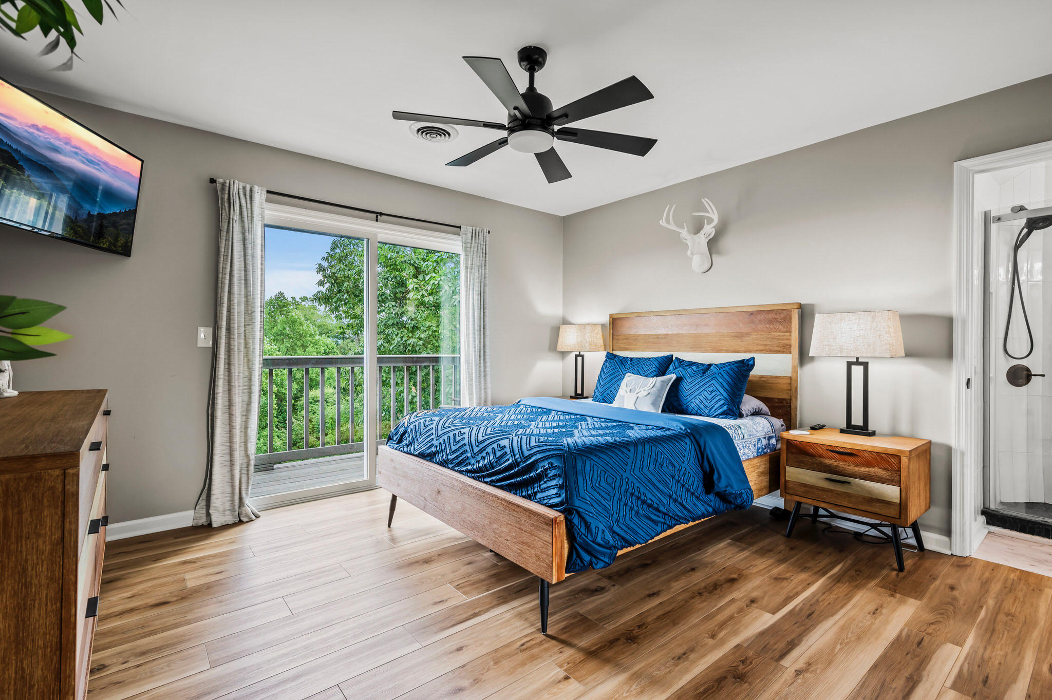 Gatlinburg, Tennessee, 37738, United States, 3 Bedrooms Bedrooms, ,5 BathroomsBathrooms,Residential,For Sale,1978798