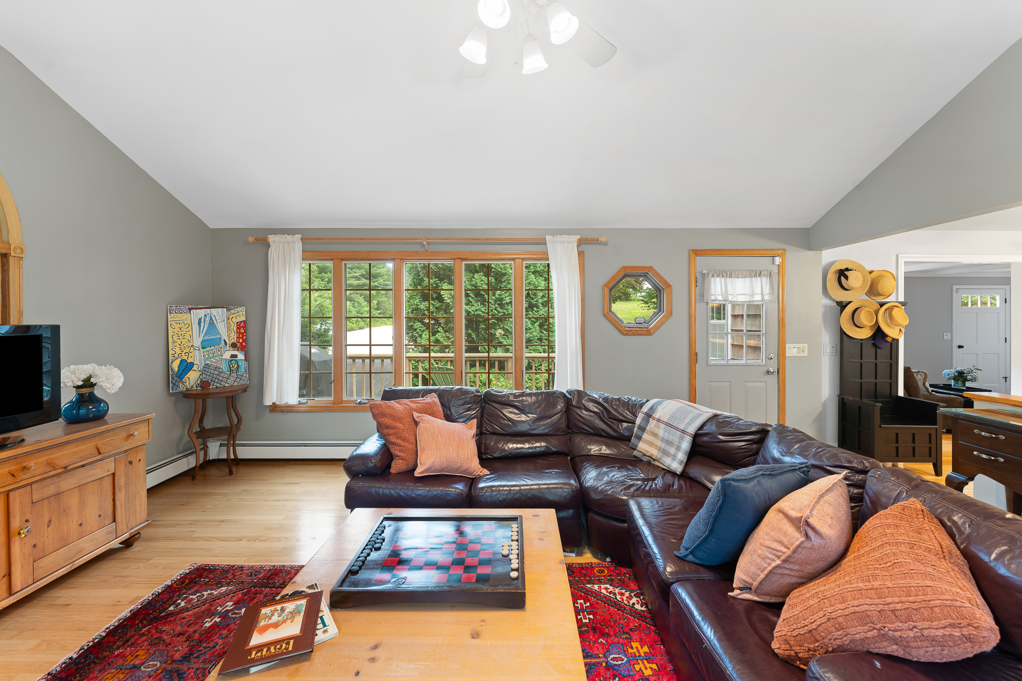 Westerly, Rhode Island, 02891, United States, 3 Bedrooms Bedrooms, ,2 BathroomsBathrooms,Residential,For Sale,1898536