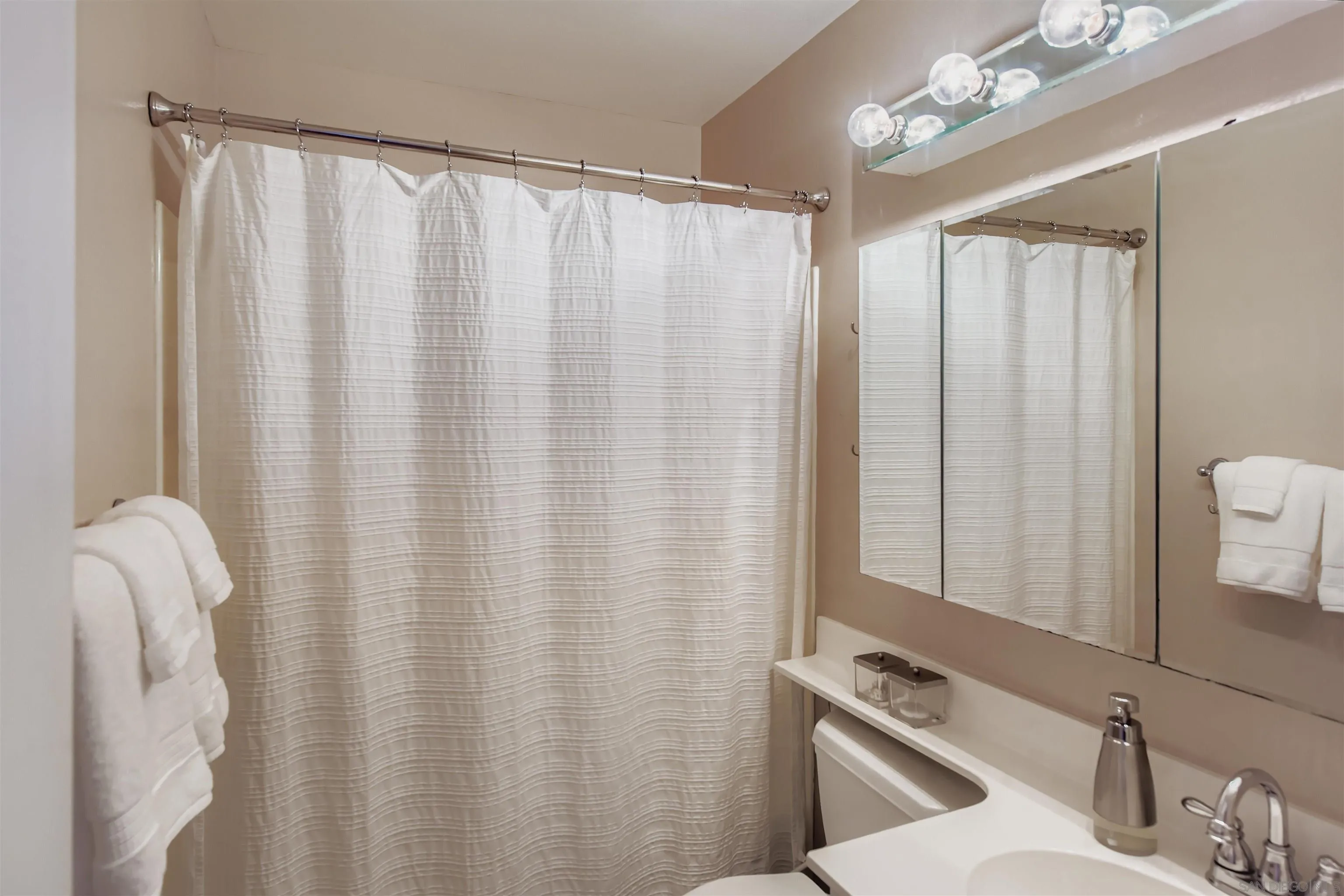 San Diego, California, 92124, United States, 4 Bedrooms Bedrooms, ,3 BathroomsBathrooms,Residential,For Sale,1911364