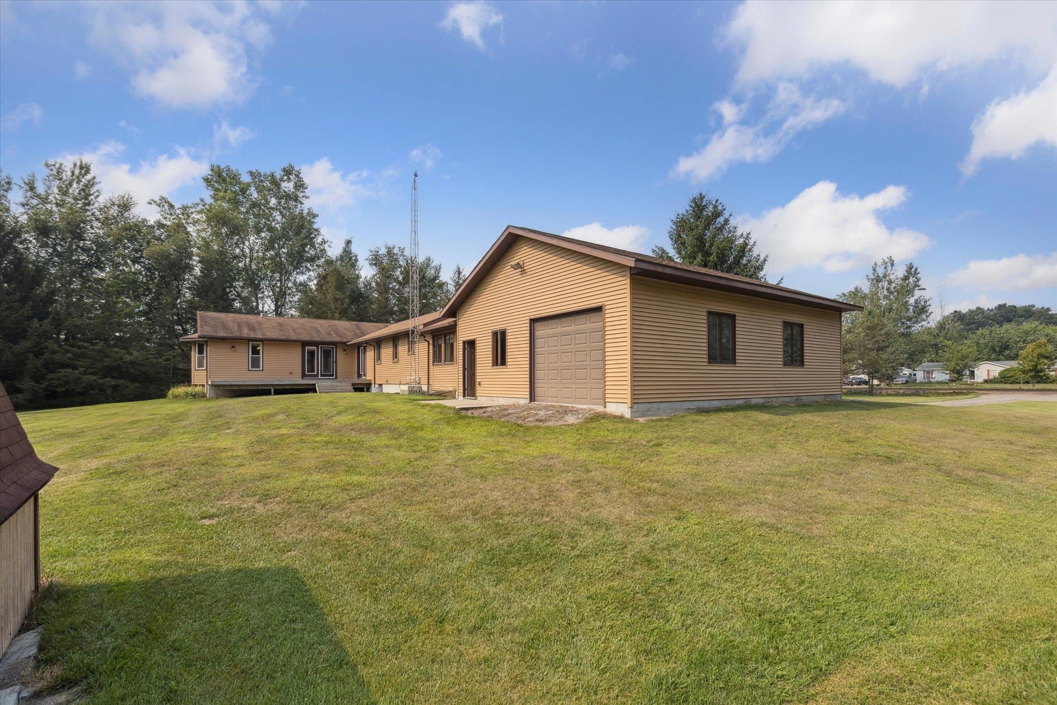 Midland, Michigan, 48640, United States, 3 Bedrooms Bedrooms, ,3 BathroomsBathrooms,Residential,For Sale,1975279