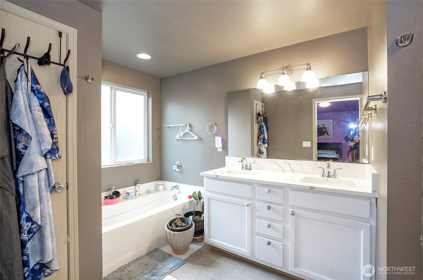 Puyallup, Washington, 98375, United States, 3 Bedrooms Bedrooms, ,3 BathroomsBathrooms,Residential,For Sale,1989392