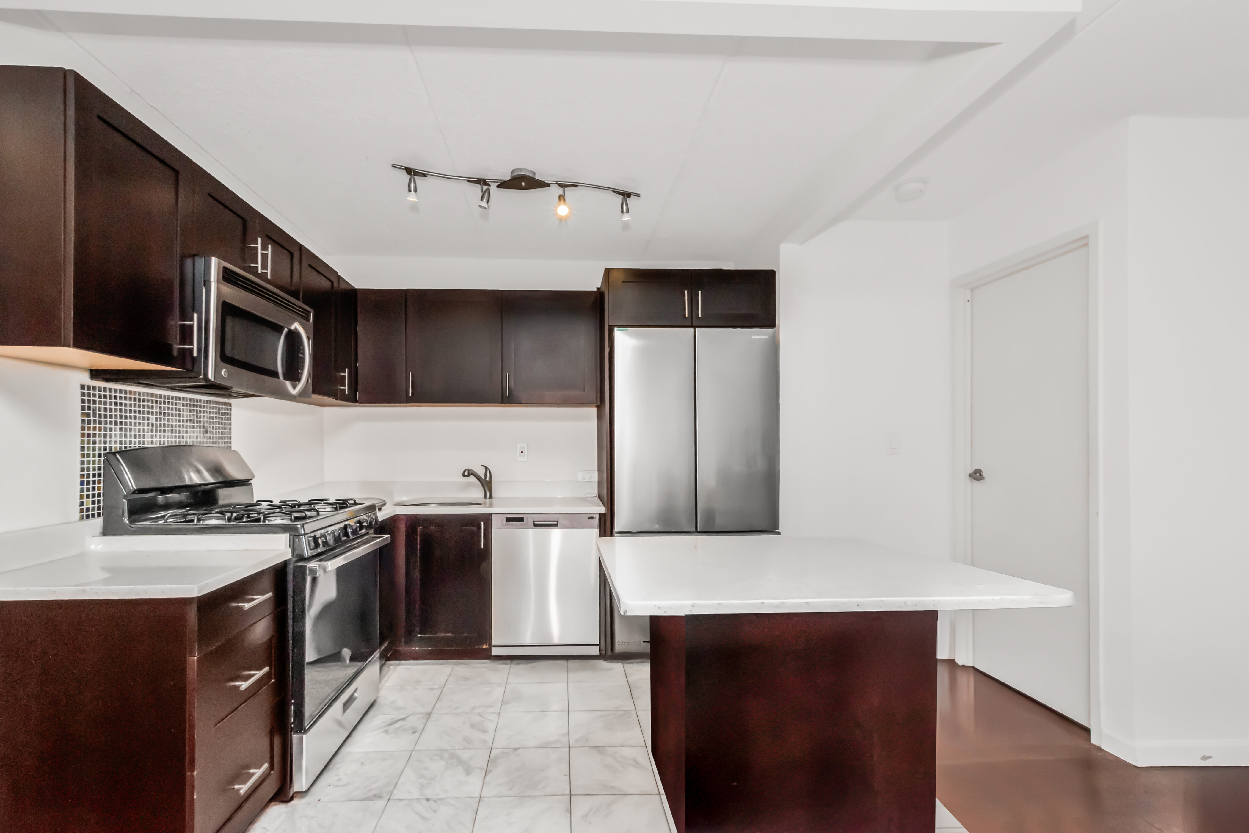  1155 Warburton Avenue - 物件實景