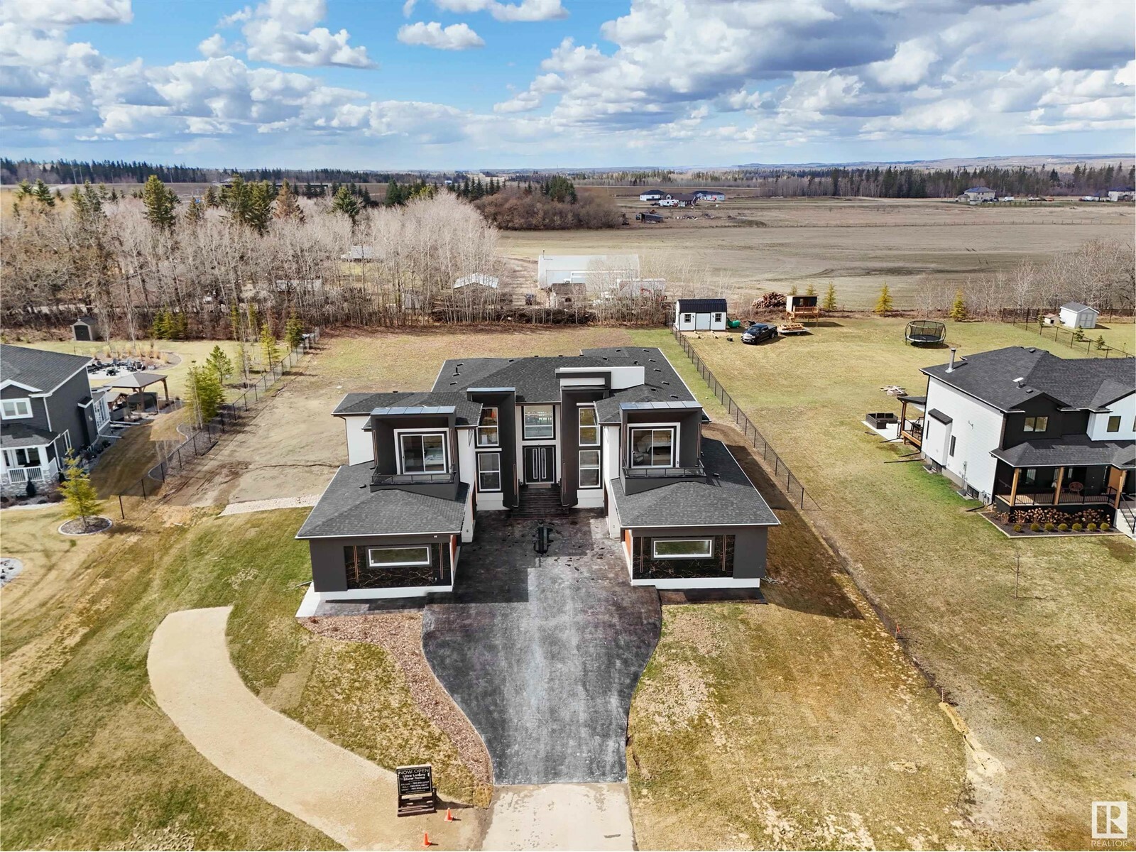 RURAL PARKLAND COUNTY, Alberta, T7X 0W7, CA, 6 Bedrooms Bedrooms, ,6 BathroomsBathrooms,Residential,For Sale,1836871