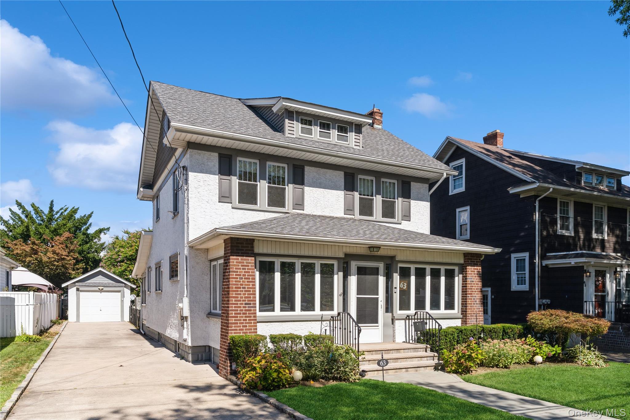 Lynbrook, New York, 11563, United States, 3 Bedrooms Bedrooms, ,2 BathroomsBathrooms,Residential,For Sale,1941758