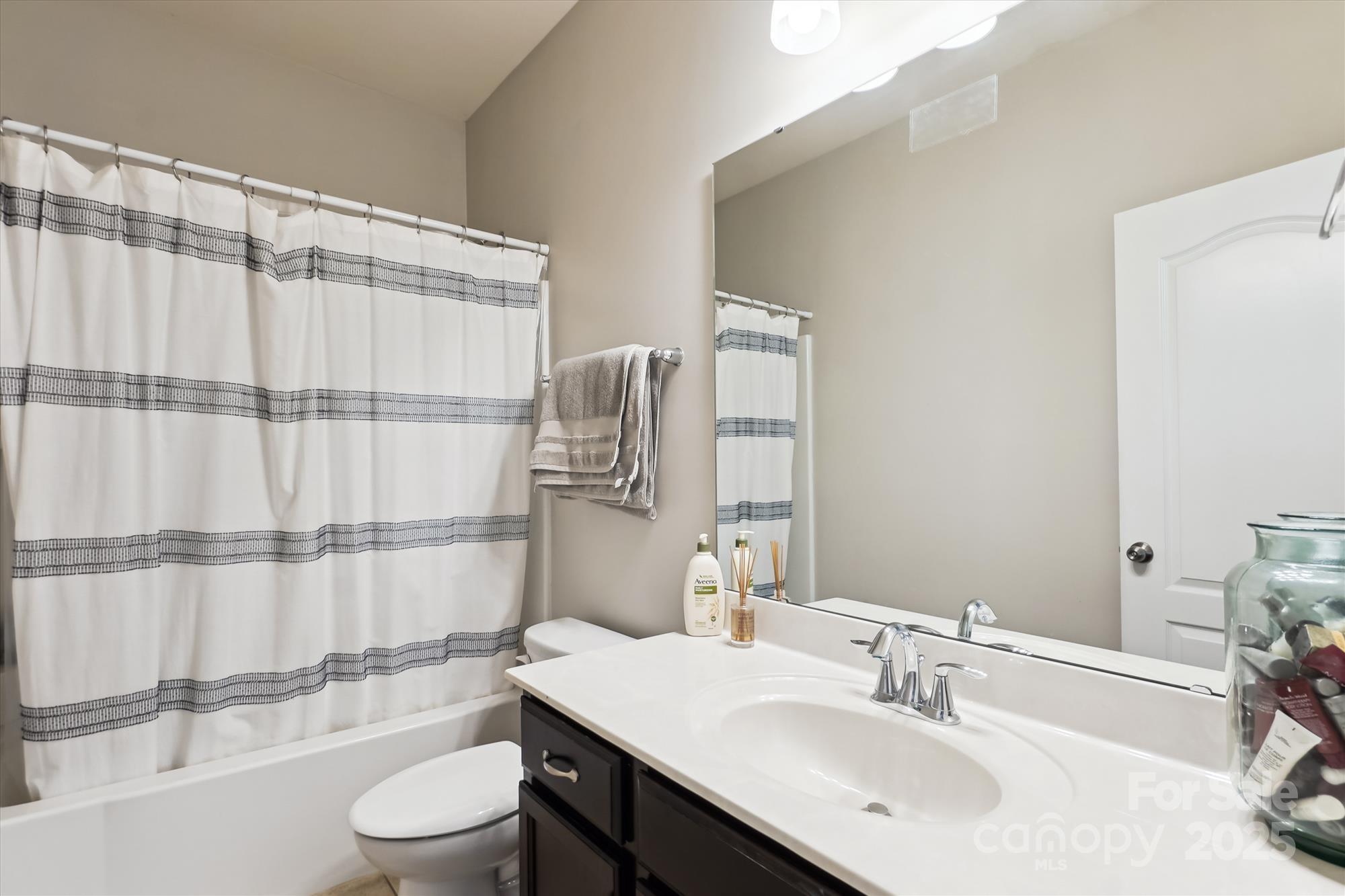 Lancaster, South Carolina, 29720, United States, 5 Bedrooms Bedrooms, ,4 BathroomsBathrooms,Residential,For Sale,1885267