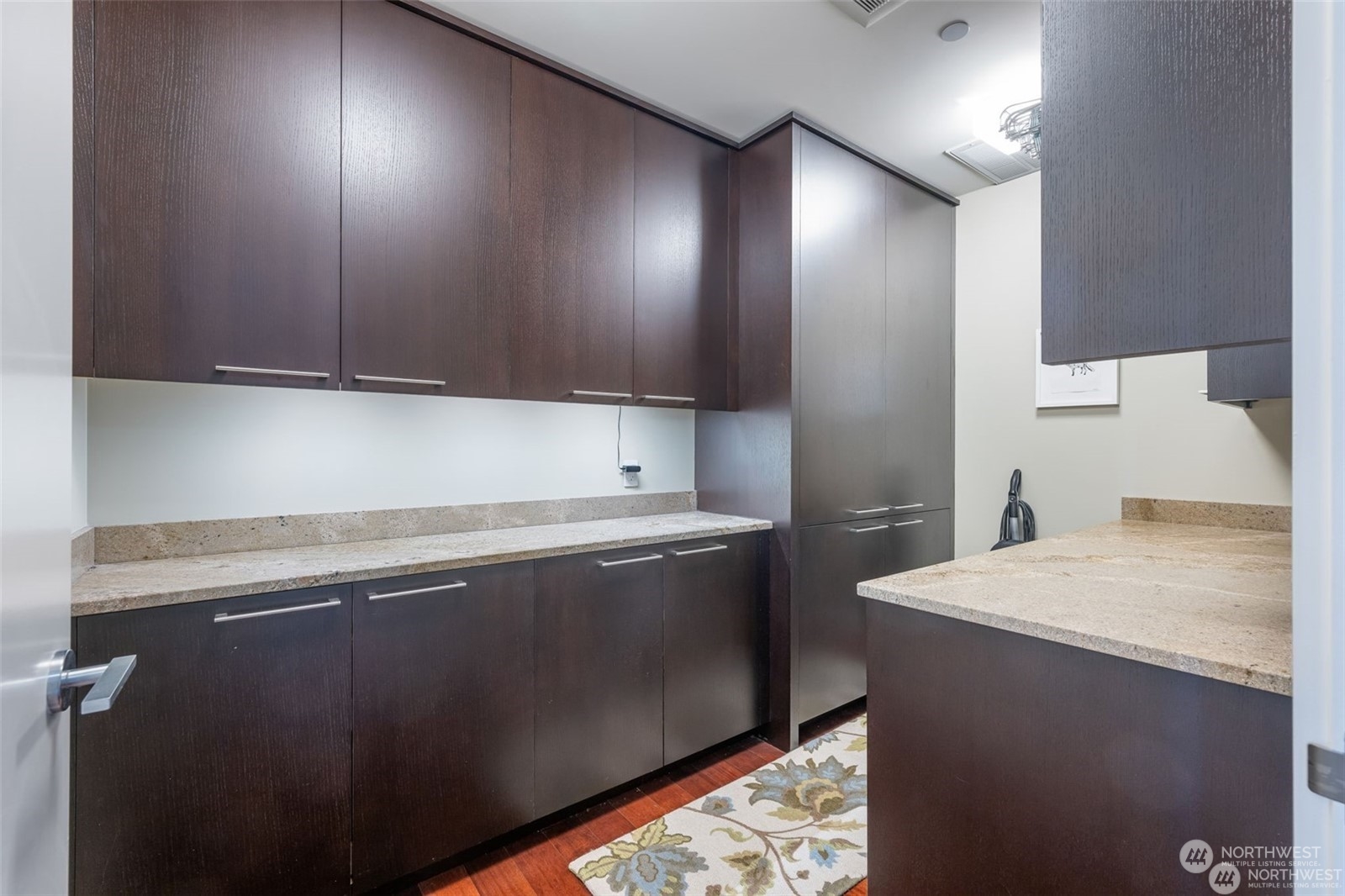Seattle, Washington, 98101, United States, 2 Bedrooms Bedrooms, ,2 BathroomsBathrooms,Residential,For Sale,1699073