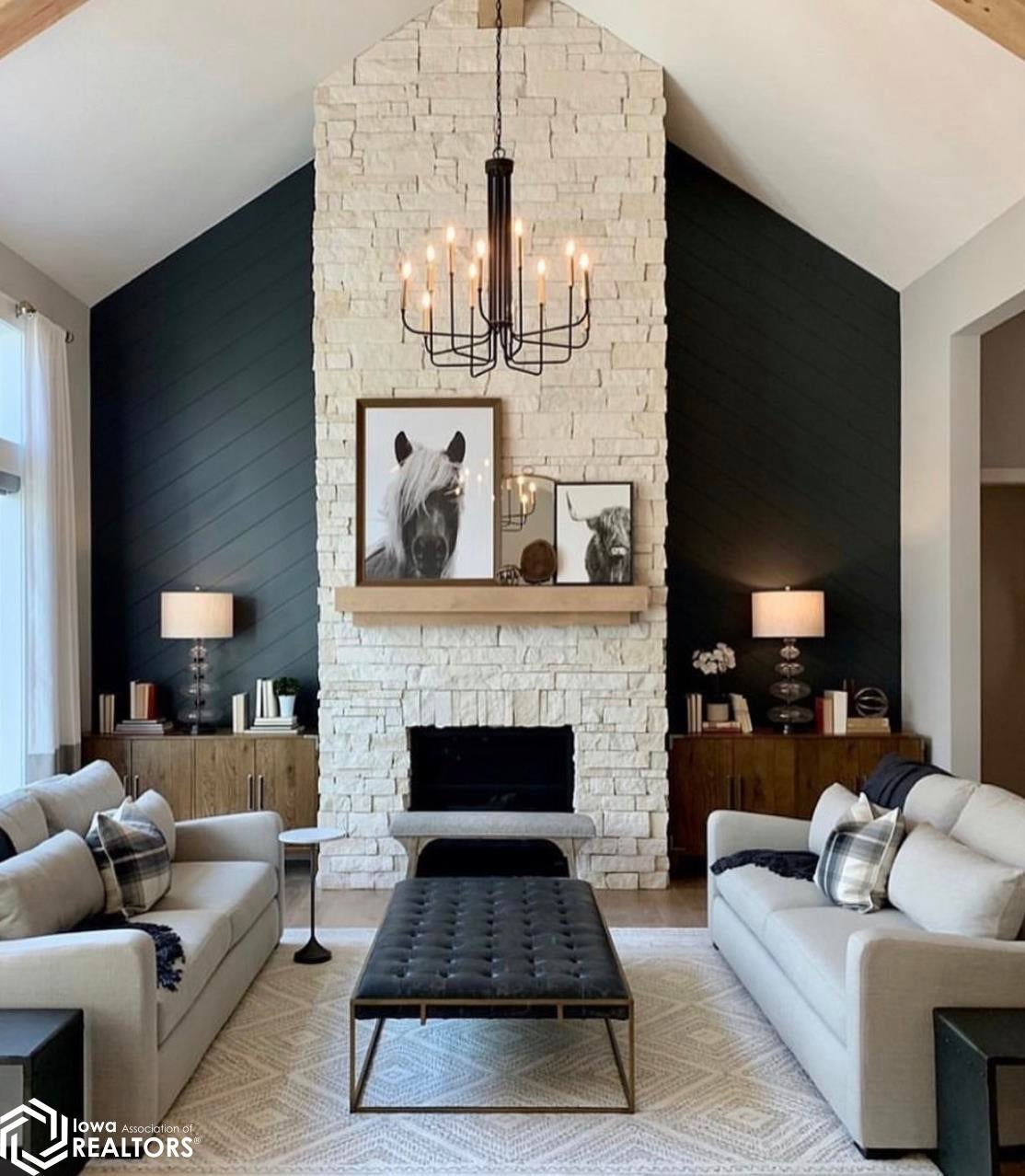 Burlington, Iowa, 52601, United States, 5 Bedrooms Bedrooms, ,4 BathroomsBathrooms,Residential,For Sale,2005917