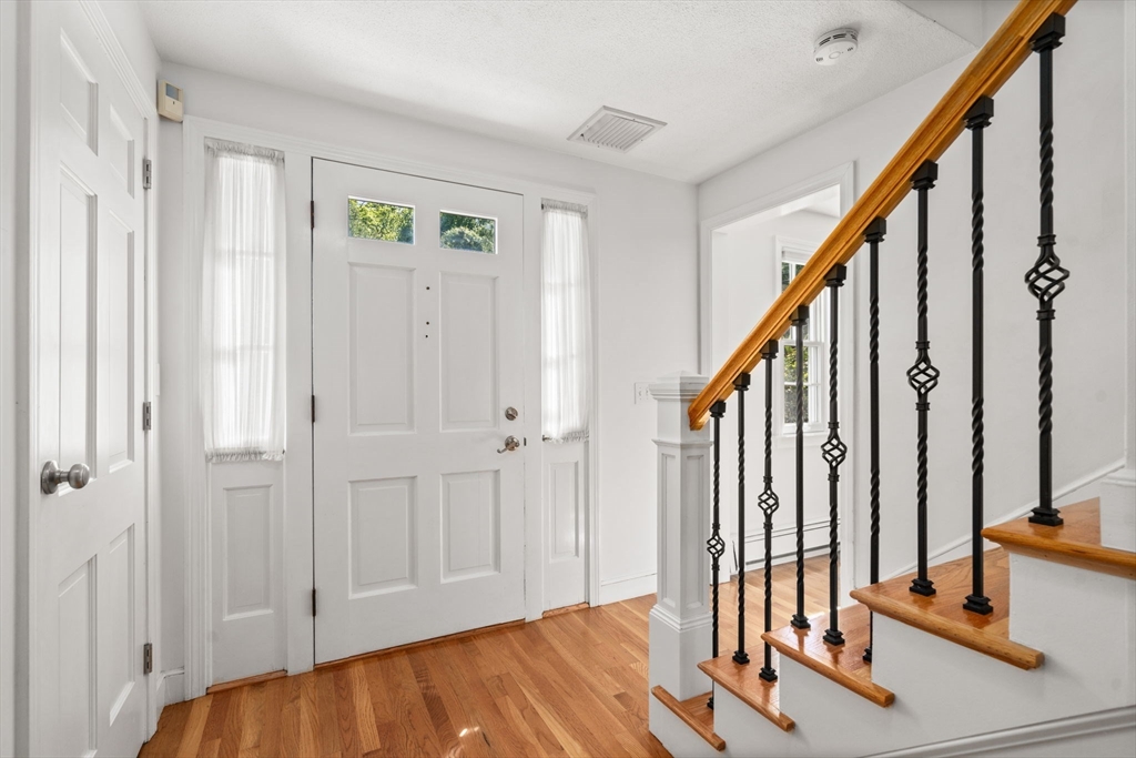 Framingham, Massachusetts, 01701, United States, 4 Bedrooms Bedrooms, ,3 BathroomsBathrooms,Residential,For Sale,1837542