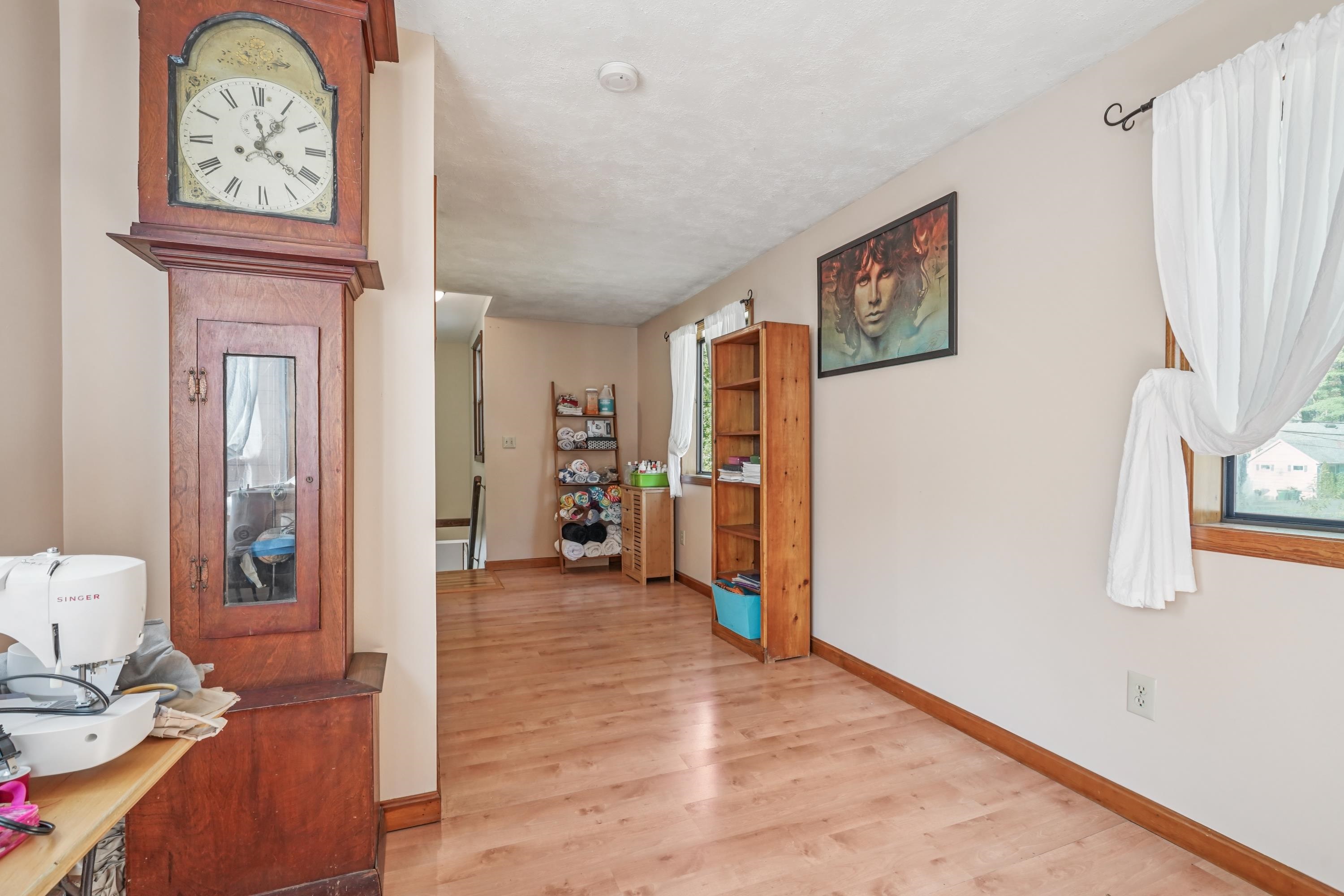 Kingston, New Hampshire, 03848, United States, 3 Bedrooms Bedrooms, ,2 BathroomsBathrooms,Residential,For Sale,1975396