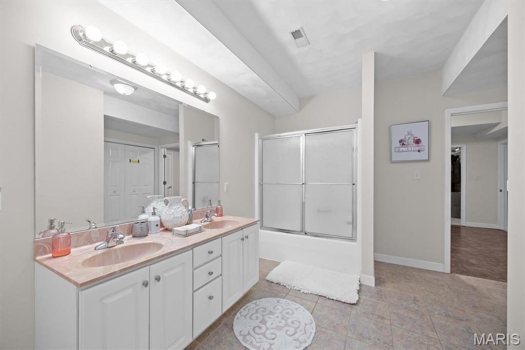 Shiloh, Illinois, 62221, United States, 5 Bedrooms Bedrooms, ,6 BathroomsBathrooms,Residential,For Sale,1890091