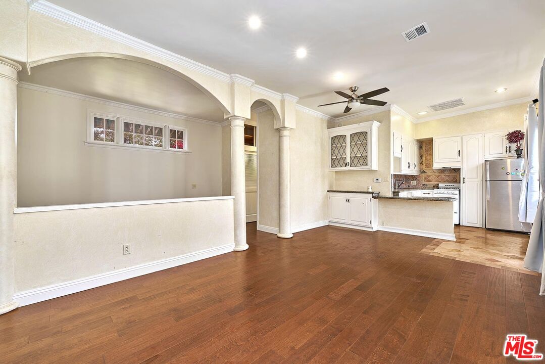 Los Angeles, California, 90004, United States, 4 Bedrooms Bedrooms, ,3 BathroomsBathrooms,Residential,For Sale,1876401