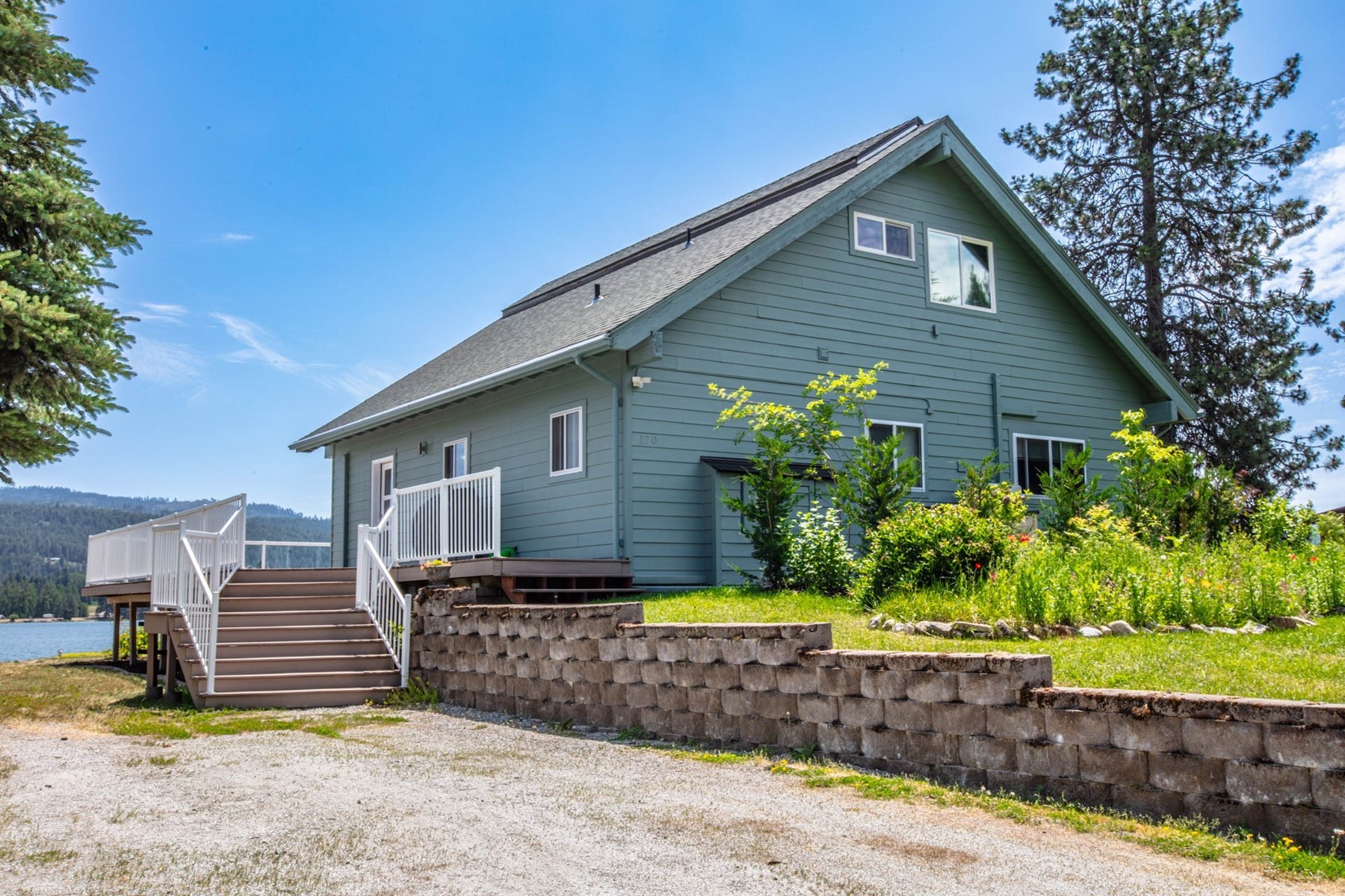  Renovated Waterfront Retreat with Private Dock & Guest Barn - 物件實景
