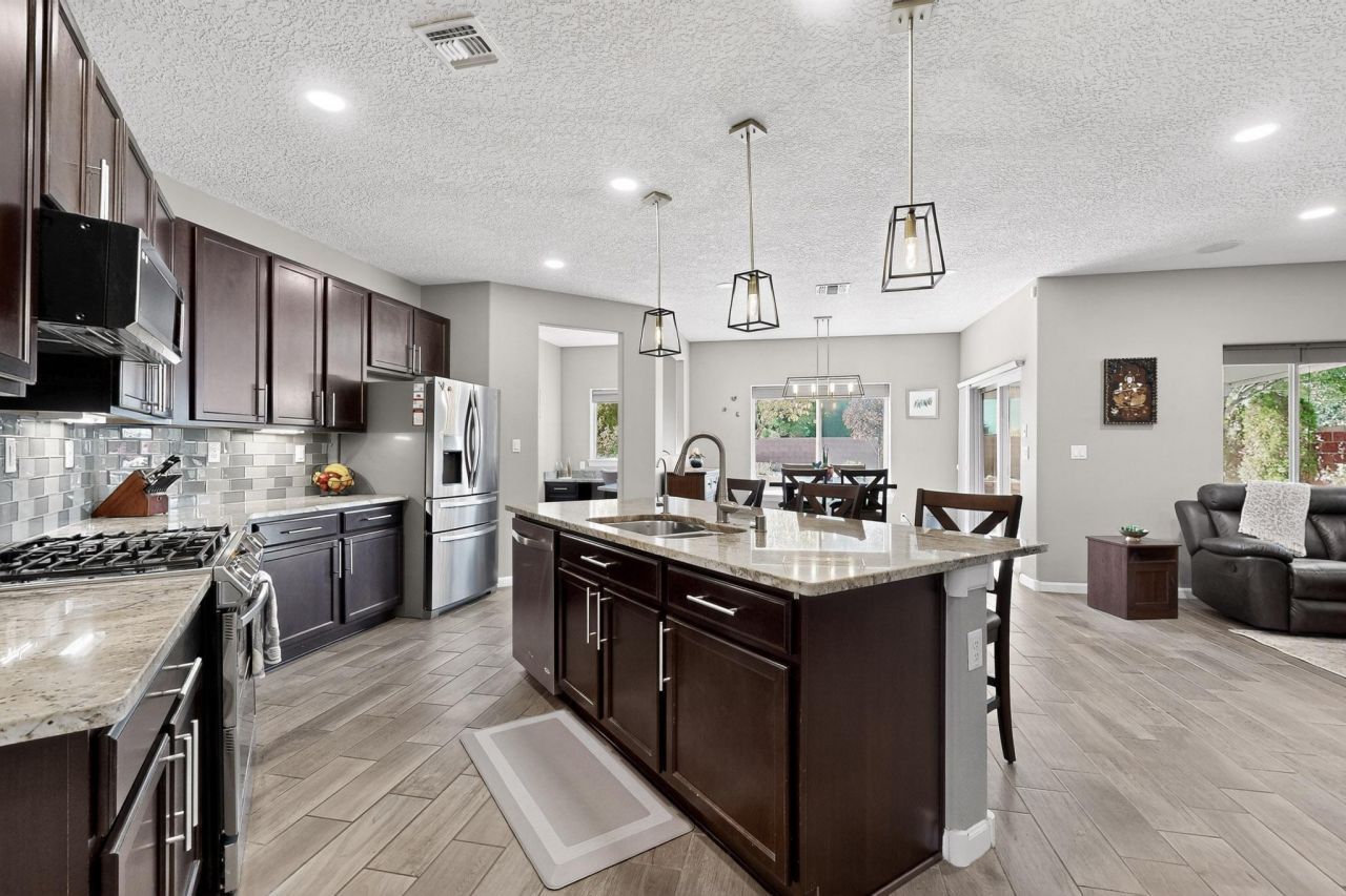 Rio Rancho, New Mexico, 87124, United States, 5 Bedrooms Bedrooms, ,3 BathroomsBathrooms,Residential,For Sale,1991836