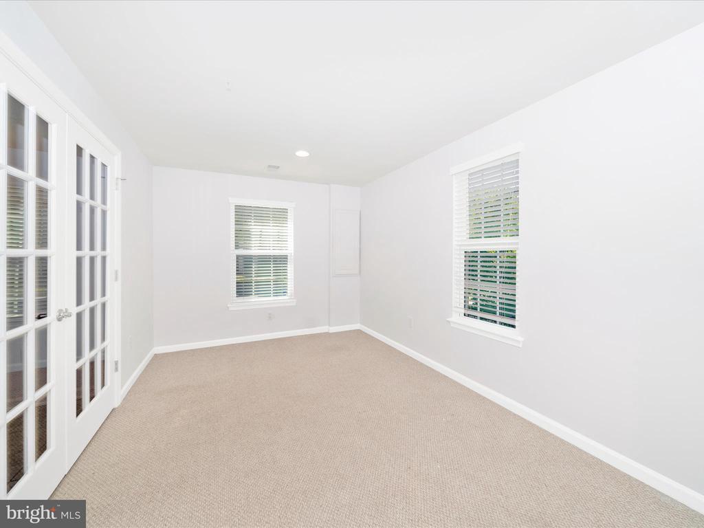 Greenbelt, Maryland, 20770, United States, 3 Bedrooms Bedrooms, ,4 BathroomsBathrooms,Residential,For Sale,2001496